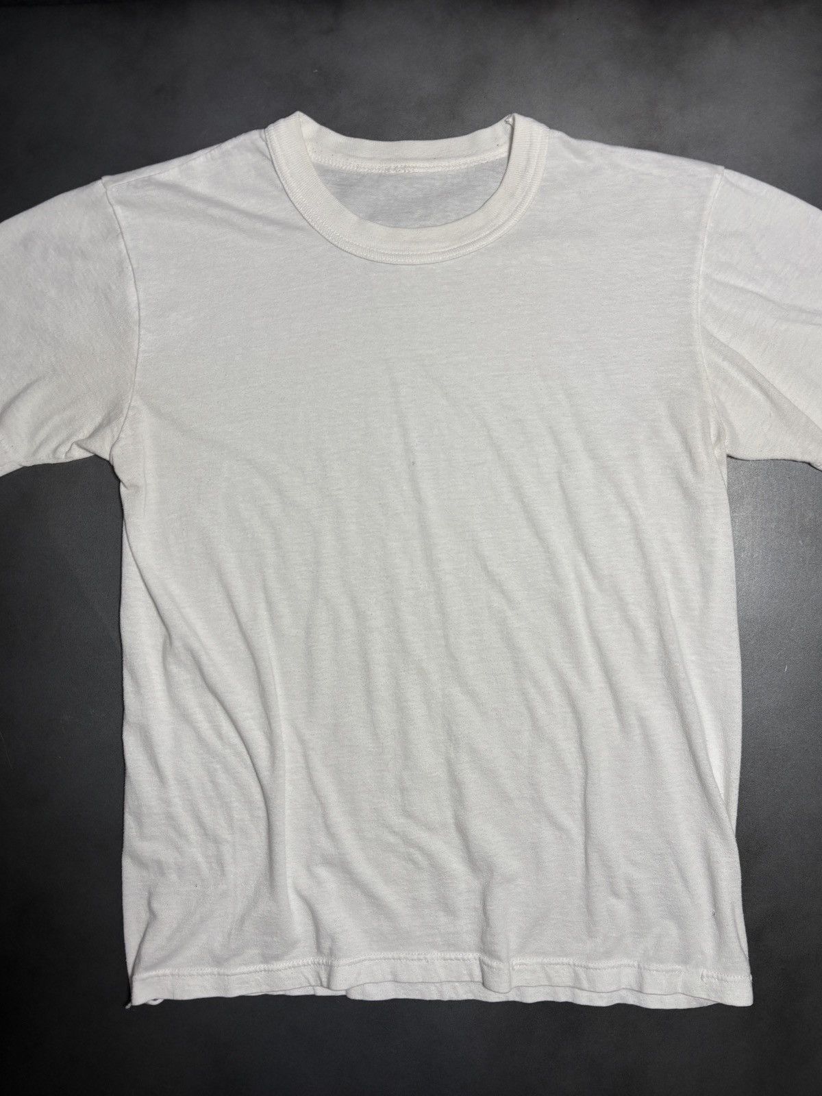 Vintage Vintage Blank Tee White T-Shirt 1970s 1980s Tubular Base Lay Size US S / EU 44-46 / 1 - 4 Thumbnail