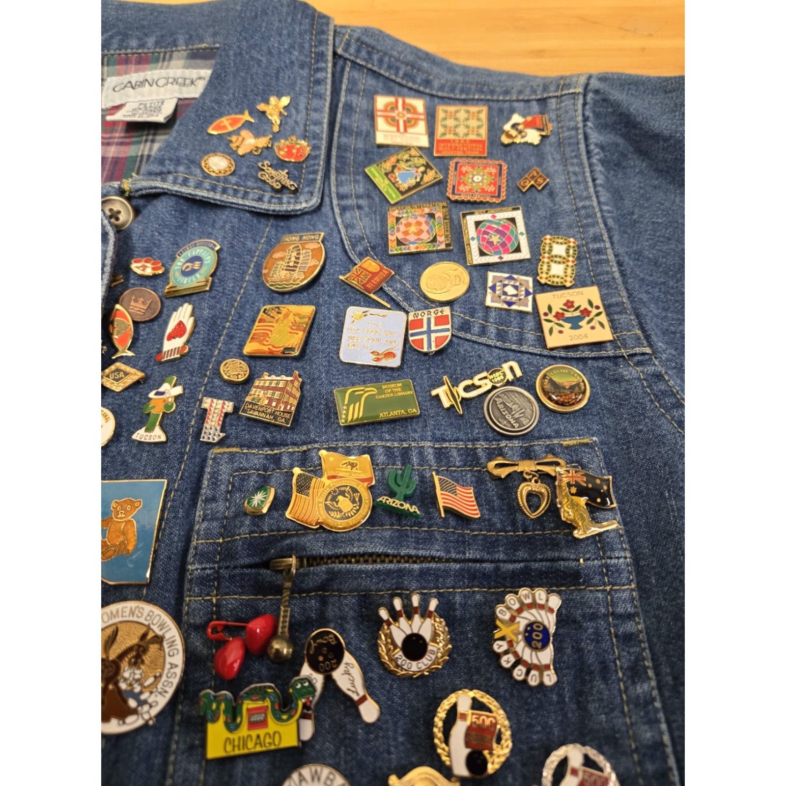 Denime VINTAGE Cabin Creek Denim Jacket Petite Large Womens Full of Pins 90s Blue Autumn Winter Spring Casual Workwear Travel Size L / US 10 / IT 46 - 3 Thumbnail