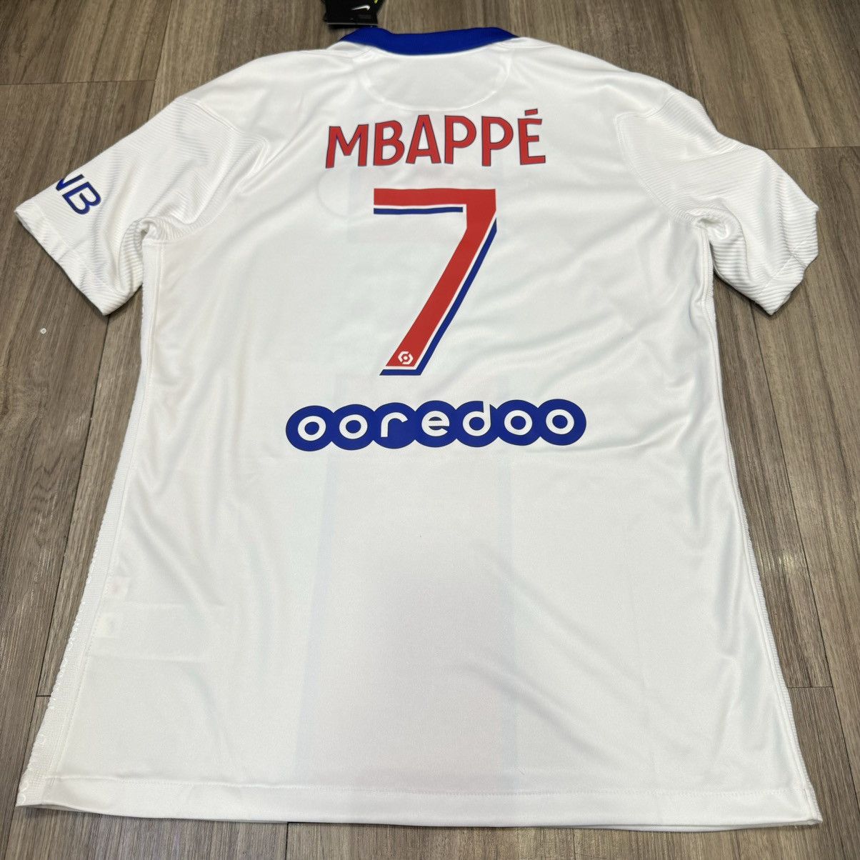 Nike PSG 20/21 away shirt #7 Mbappe (bnwt) Size US M / EU 48-50 / 2 - 2 Thumbnail