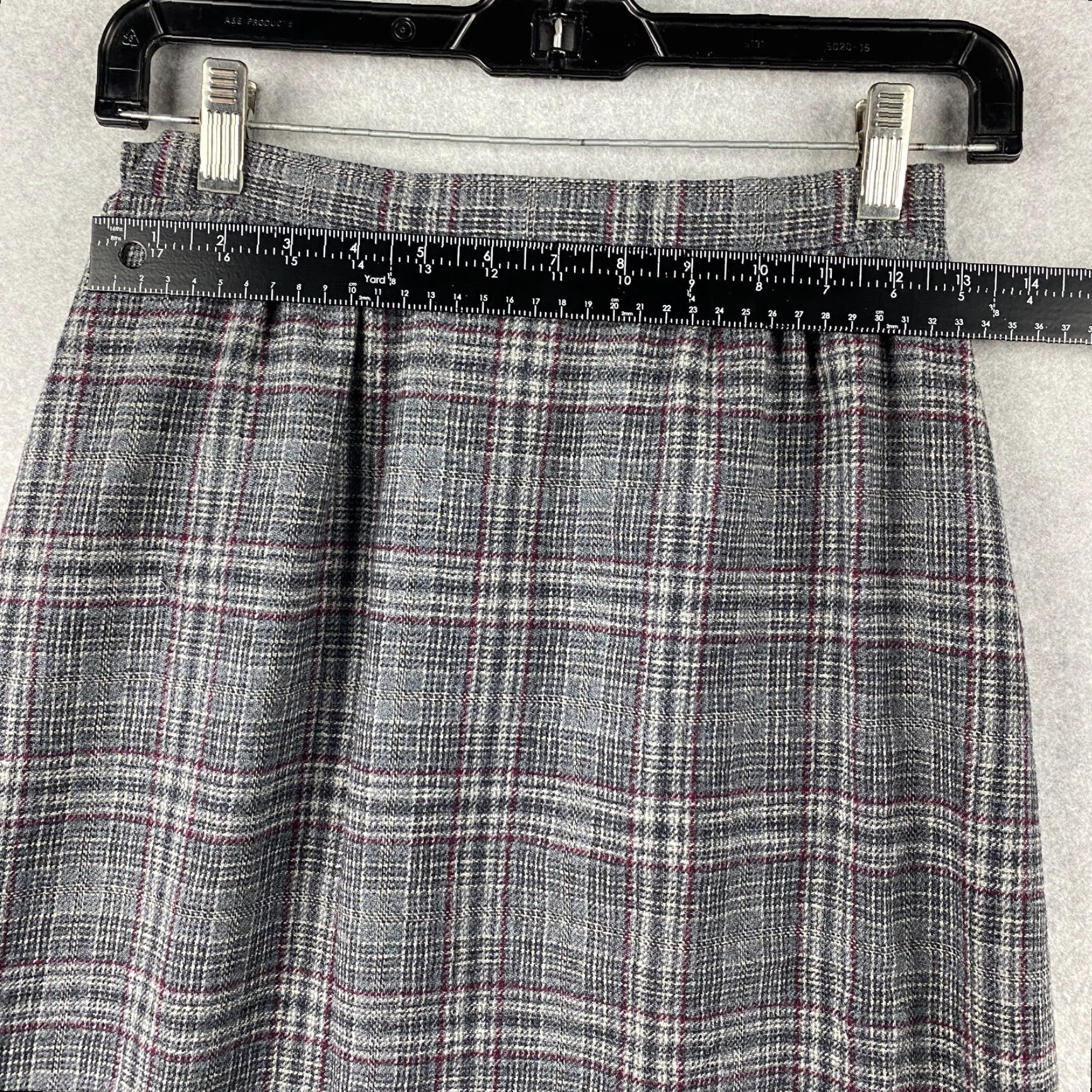 Pendleton VINTAGE Pendleton Skirt 4 Womens Gray Tartan Plaid Wool USA Made 70s Size 27" / US 4 / IT 40 - 7 Thumbnail
