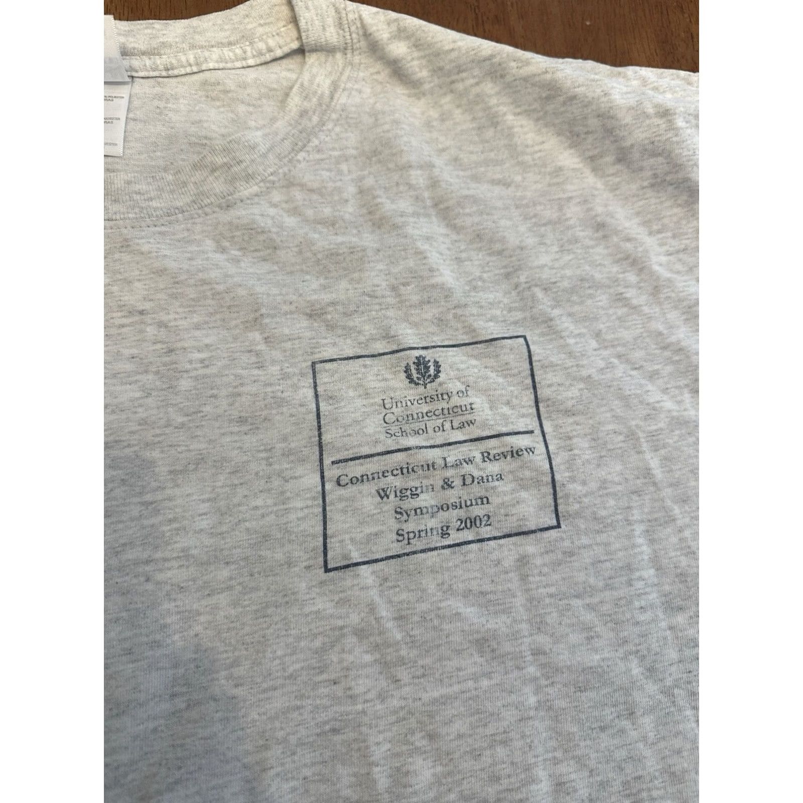 Gildan VINTAGE University Of Connecticut School Of Law Symposium T Shirt XL Y2K Gray Size US XL / EU 56 / 4 - 3 Thumbnail