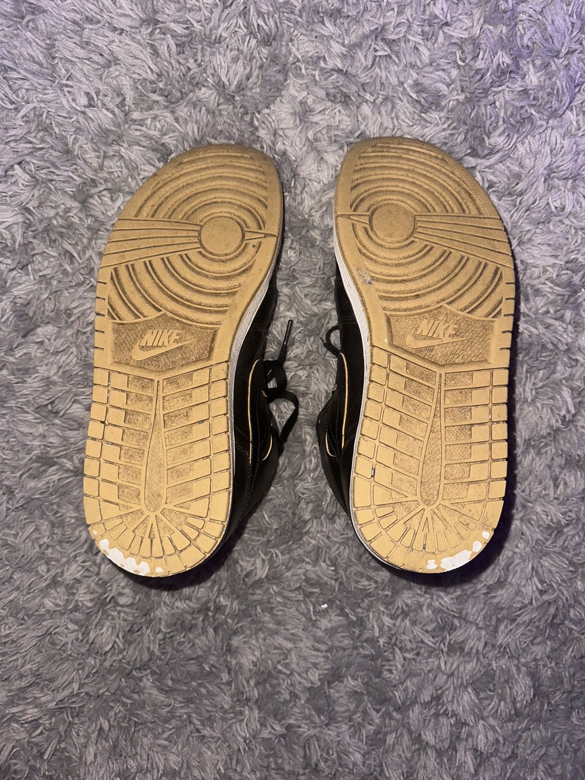 Nike Jordan 1 Retro Mid Black Metallic Gold Size US 11 / EU 44 - 5 Thumbnail