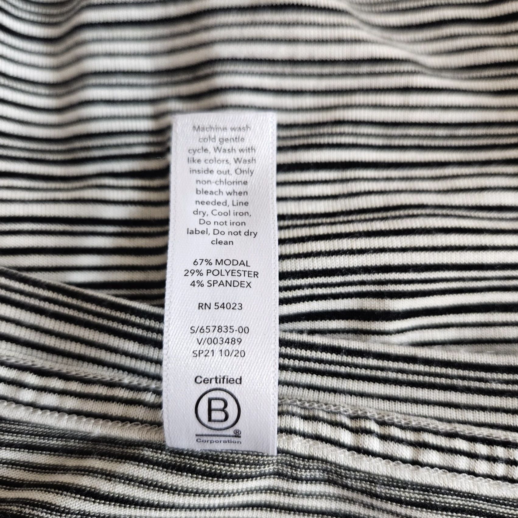 Athleta Athleta Womens Cloudlight Stratus Top 2X Black Striped Long Sleeve Shirt Activewear Womens Size XXL / US 16-18 / IT 52-54 - 4 Thumbnail