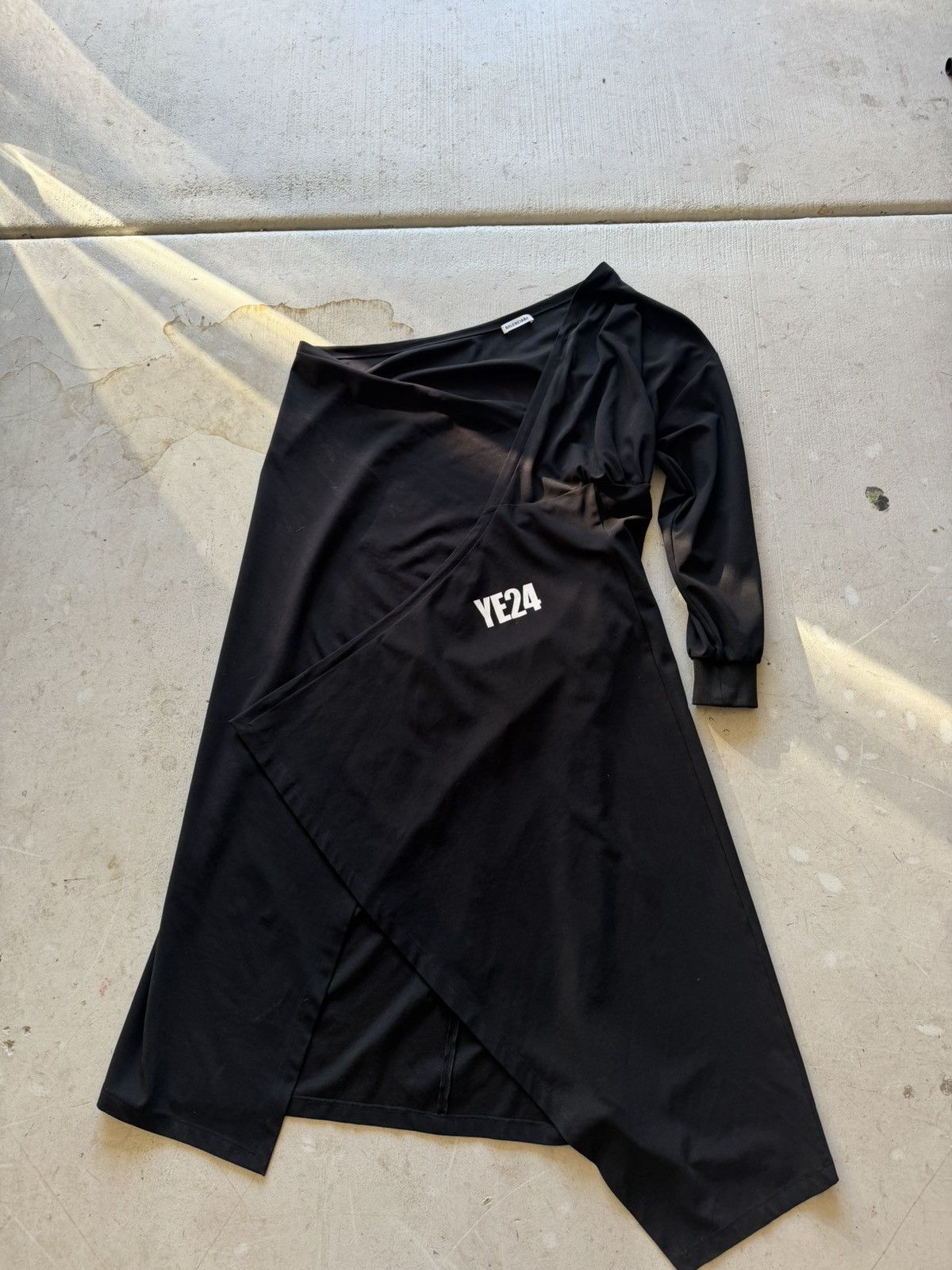 Balenciaga 1/1 YEEZY × Balenciaga YE24 Campaign One-Armed Cloak Size US L / EU 52-54 / 3 - 1 Thumbnail