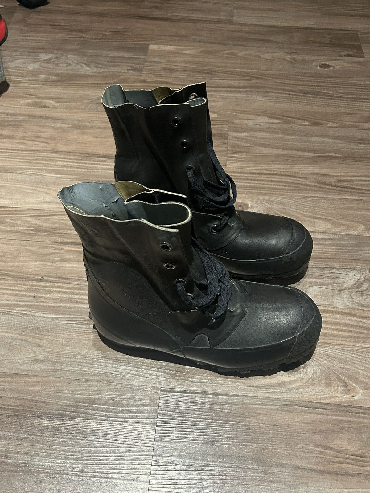 Vintage RARE MICKEY/BUNNY BOOTS Size US 9 / EU 42 - 4 Thumbnail