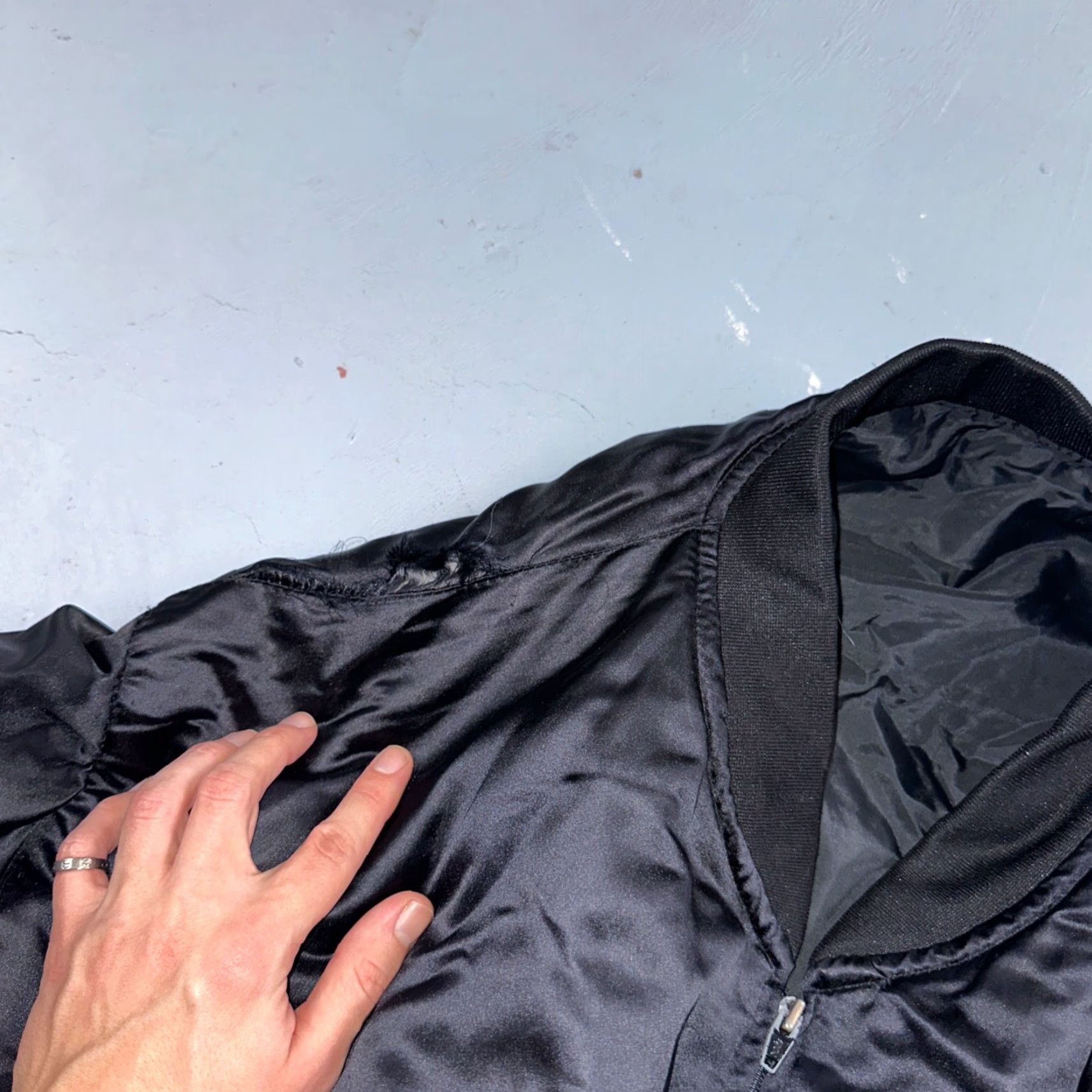 Vintage VINTAGE Satin Korea Rose Band Jacket XL USA Bomber Jacket Black Men Size US XL / EU 56 / 4 - 7 Thumbnail