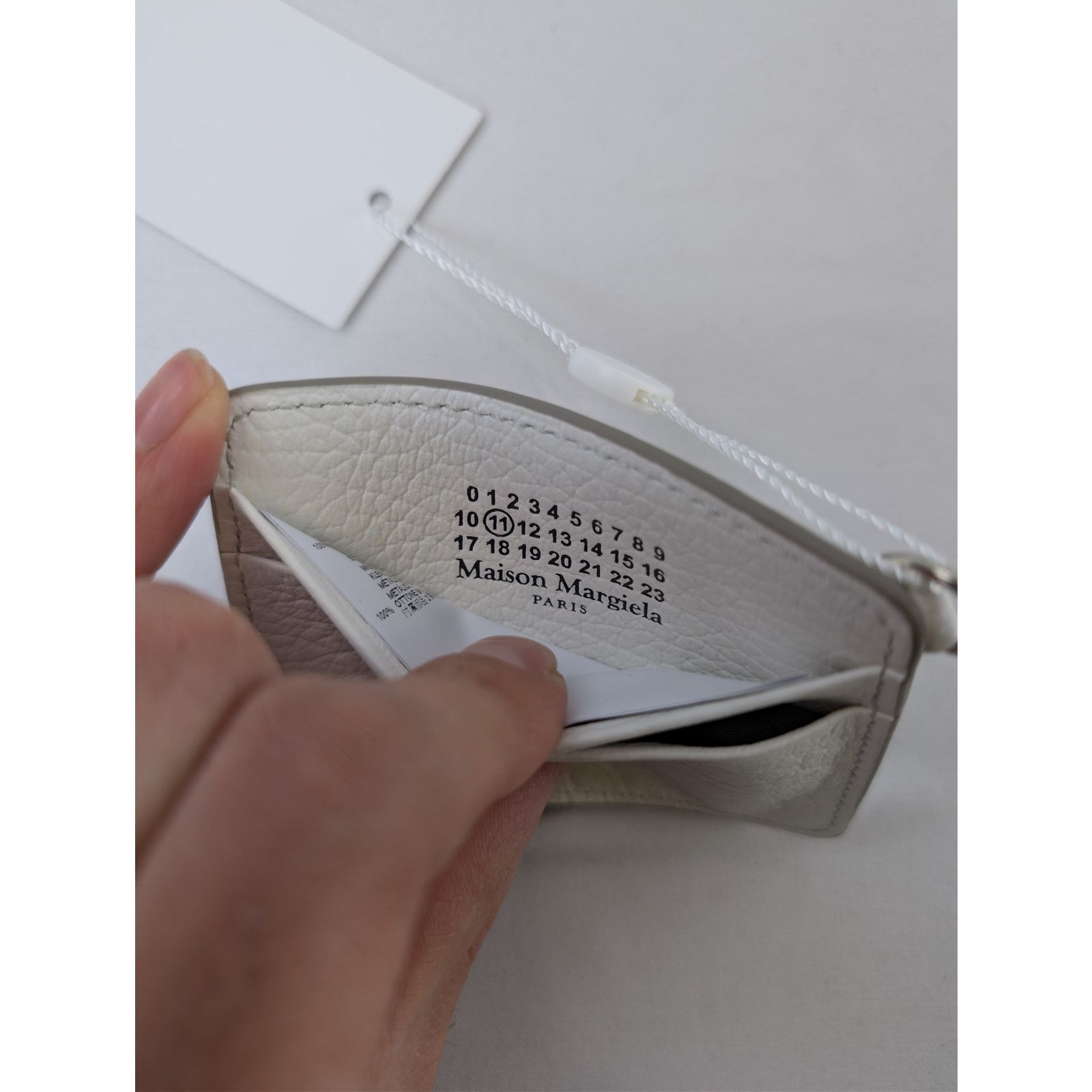 Maison Margiela o1rshd1 Size: OS/ Four Stitch Leather Card Holder in White Size ONE SIZE - 6 Thumbnail