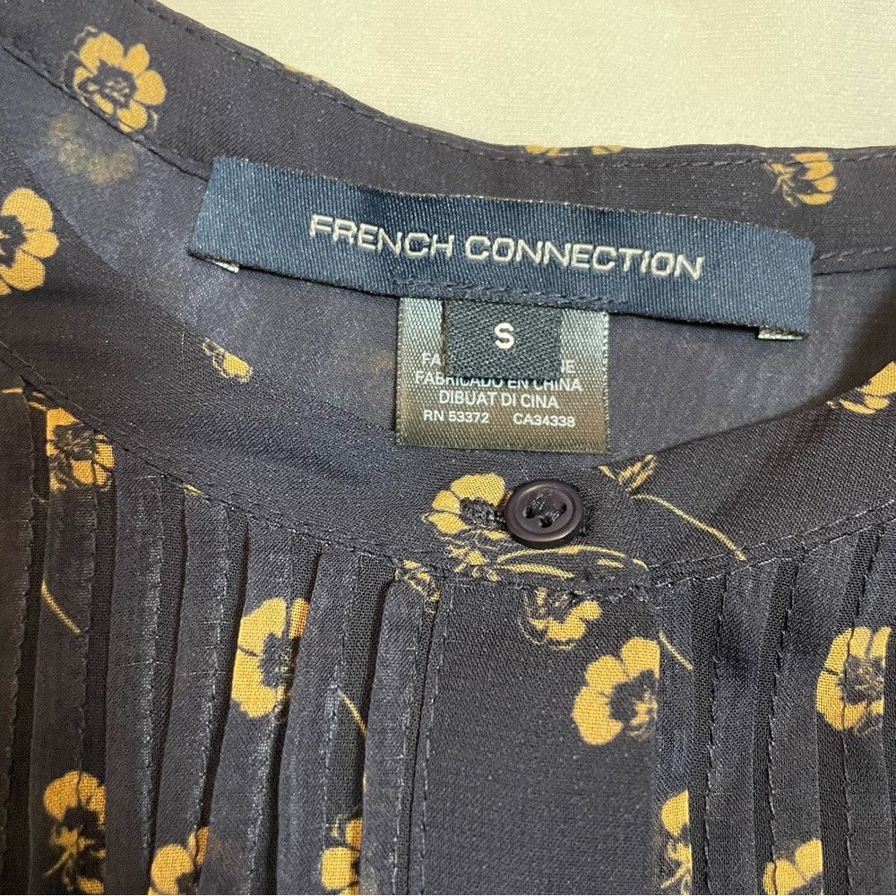 French Connection NWT New French Connection Mahi sheer floral print Blouse Si Size S / US 4 / IT 40 - 6 Thumbnail