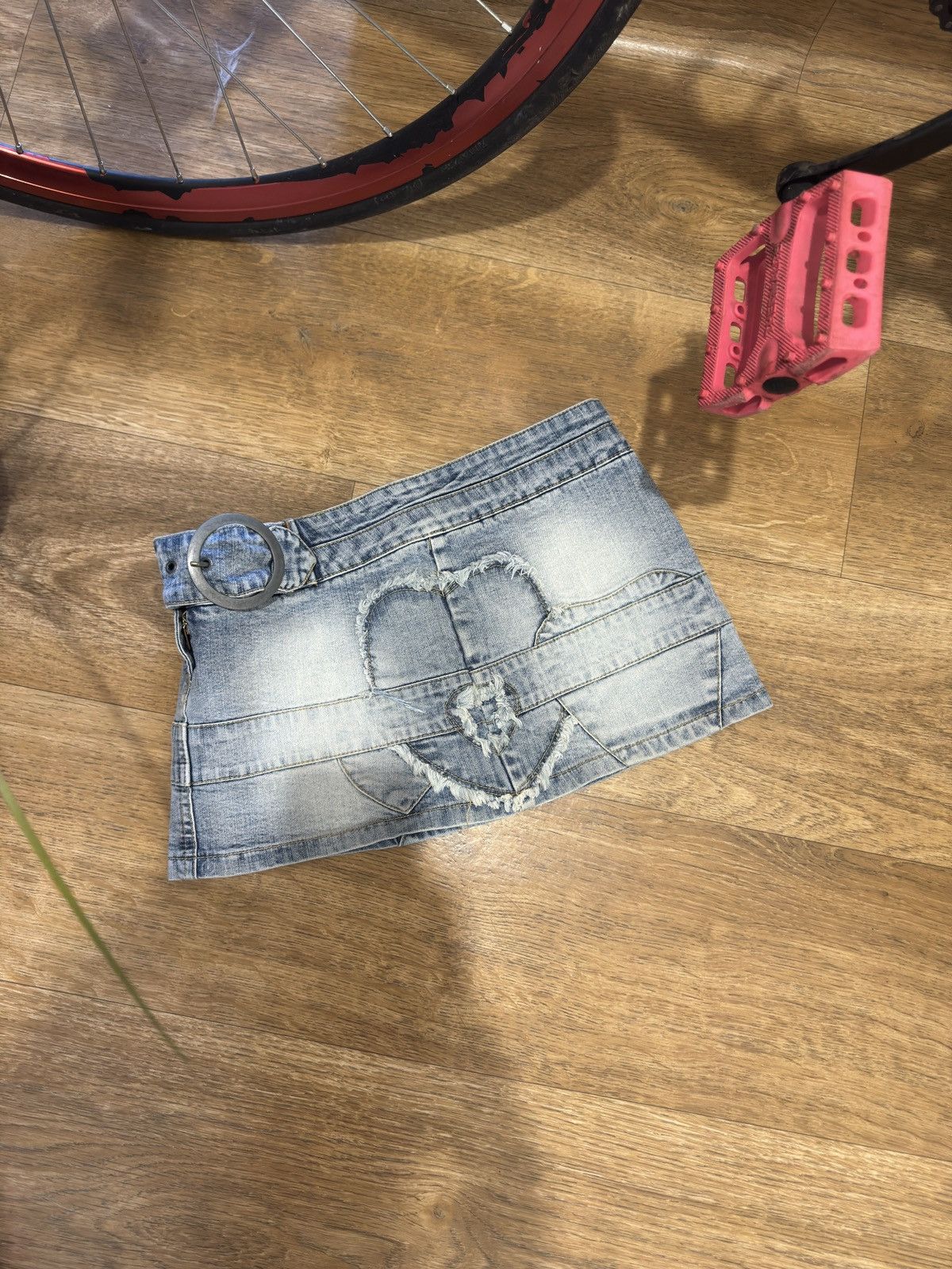 Topshop VINTAGE TOPSHOP DISTRESSED HURTS BLUE MINI DENIM SKIRT Size 30" / US 8 / IT 44 - 4 Thumbnail