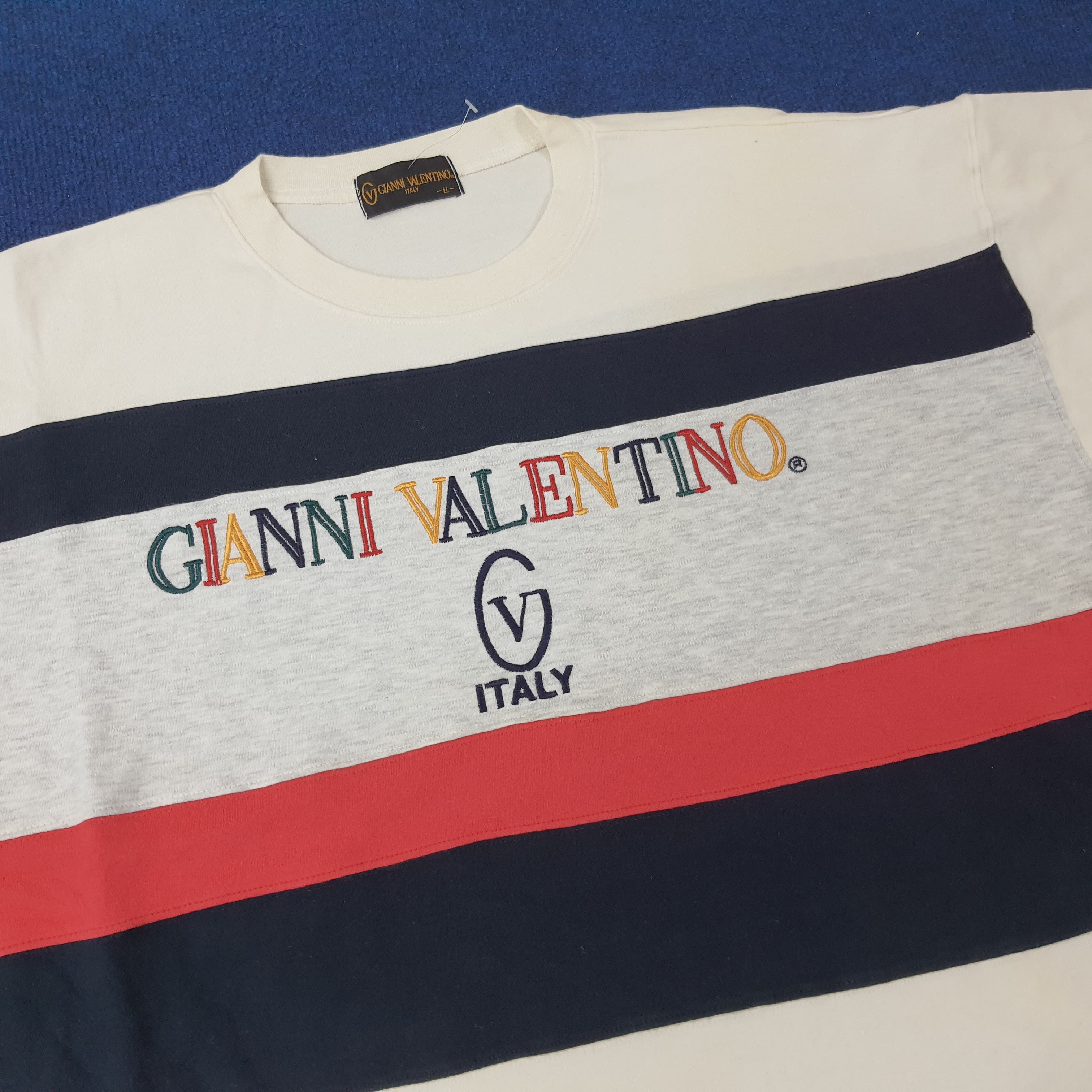 Designer × Gianni Valentino × Vintage Vintage Gianni Valentino Italy Spell Out Tshirt C219N25 Size US XXL / EU 58 / 5 - 2 Thumbnail