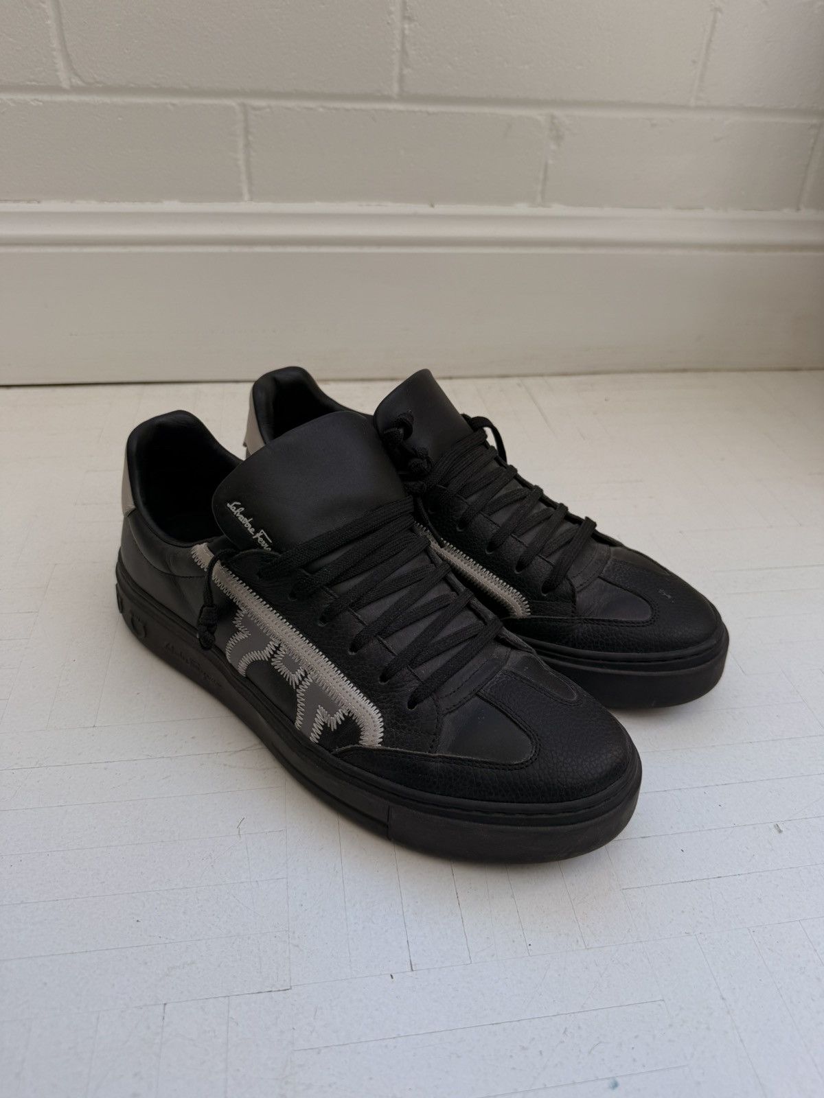 Salvatore Ferragamo Fergamo sneakers barely worn Size US 8.5 / EU 41-42 - 18 Thumbnail