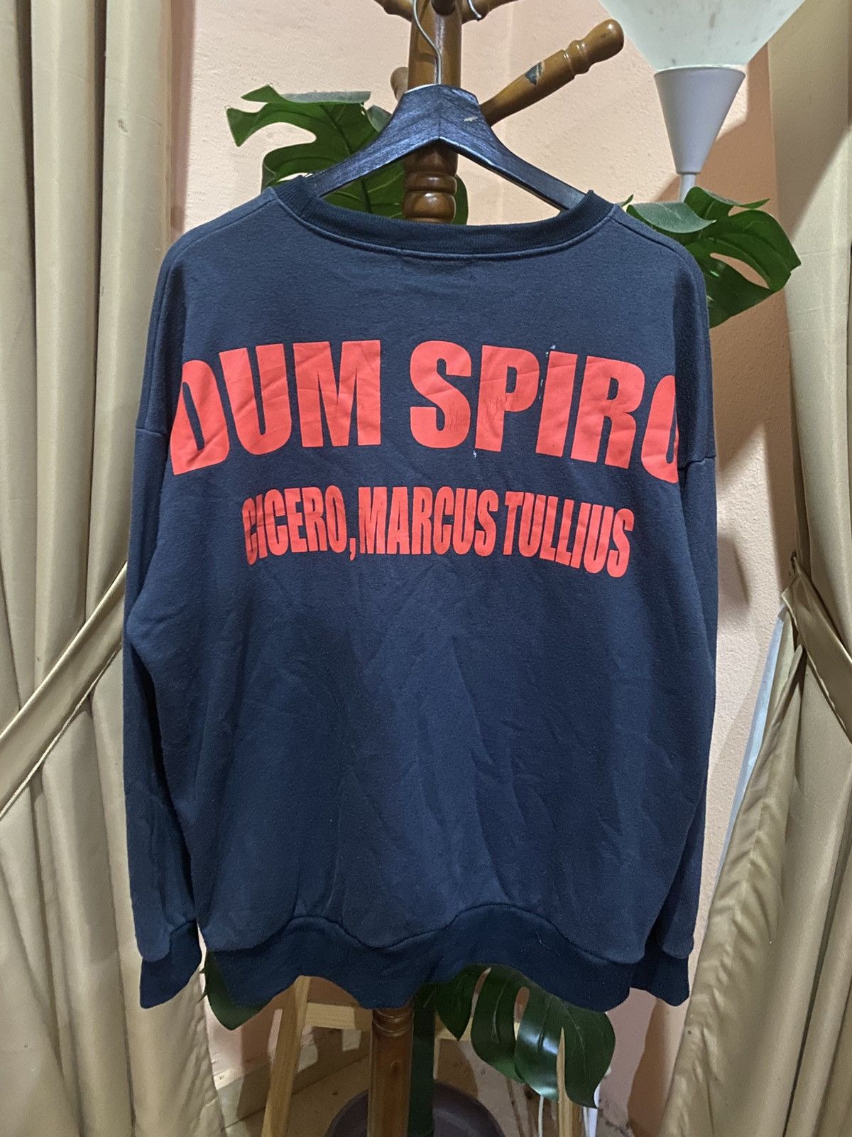 Japanese Brand Vintage Kuriyua “DUM SPIRO” Cicero Quote Sweatshirt Size US L / EU 52-54 / 3 - 1 Thumbnail