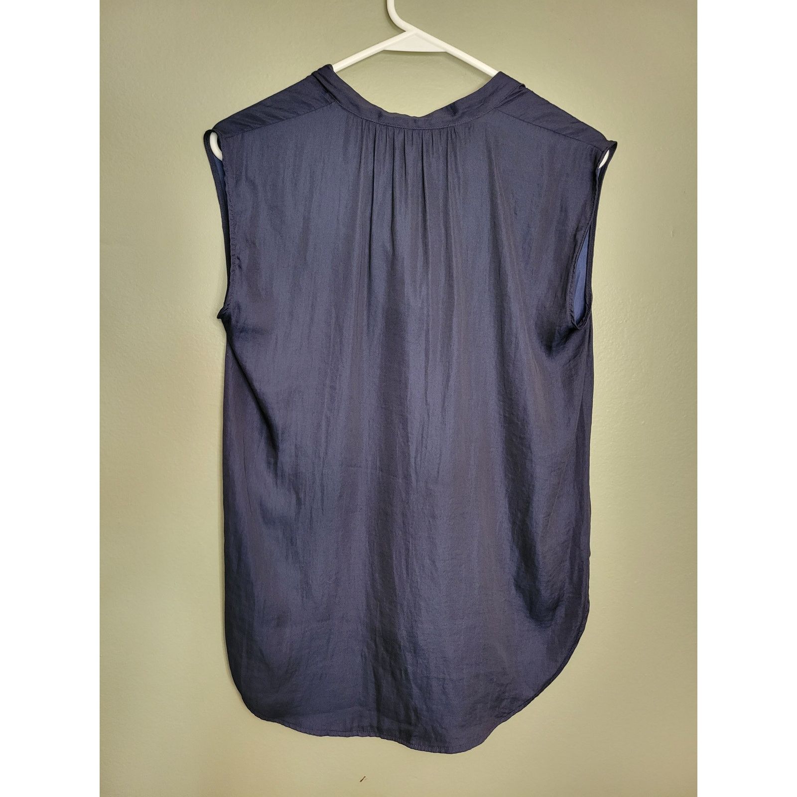 Loft Women's Ann Taylor Loft Navy V Neck Sleeveless Blouse XS Size XS / US 0-2 / IT 36-38 - 2 Thumbnail