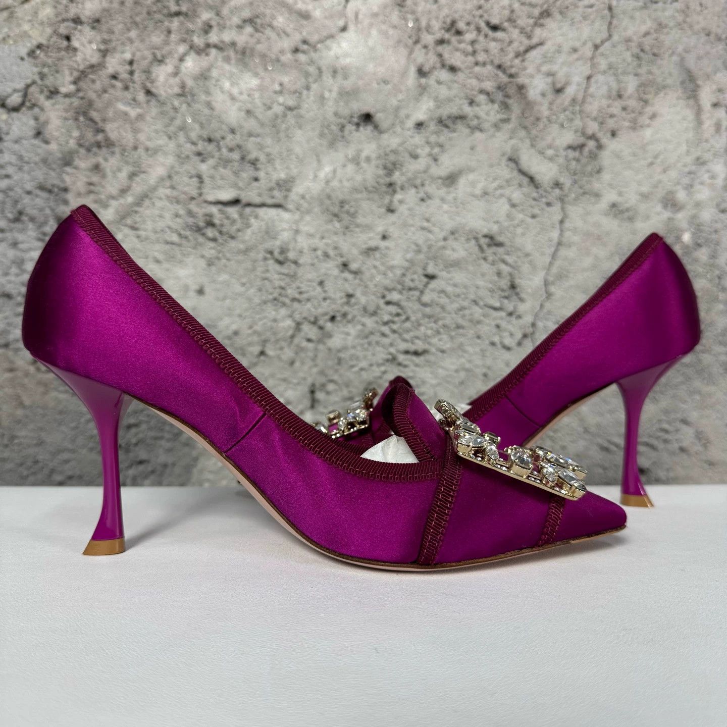 Roger Vivier RV Satin Pointed Toe Heel w/Crystal Flower Buckle 36.5 New Size US 6 / IT 36 - 5 Thumbnail