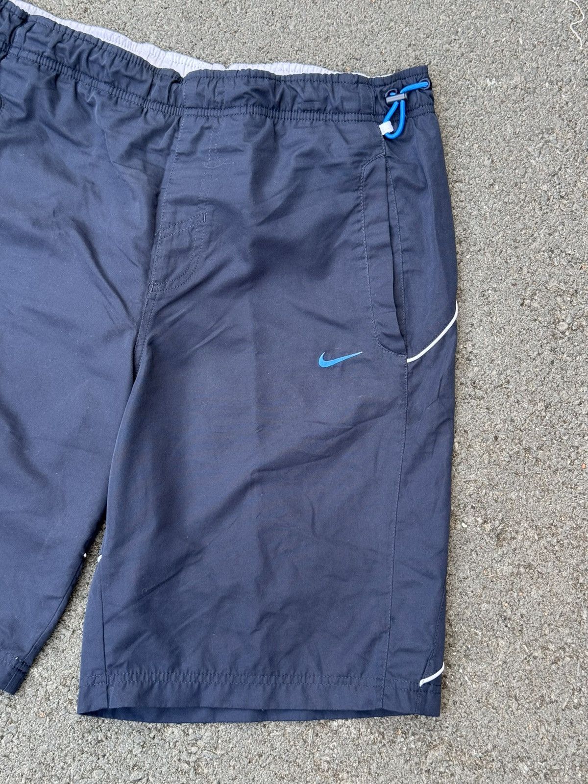 Nike Vintage Nike 00's Short Pants Size US 32 / EU 48 - 3 Thumbnail