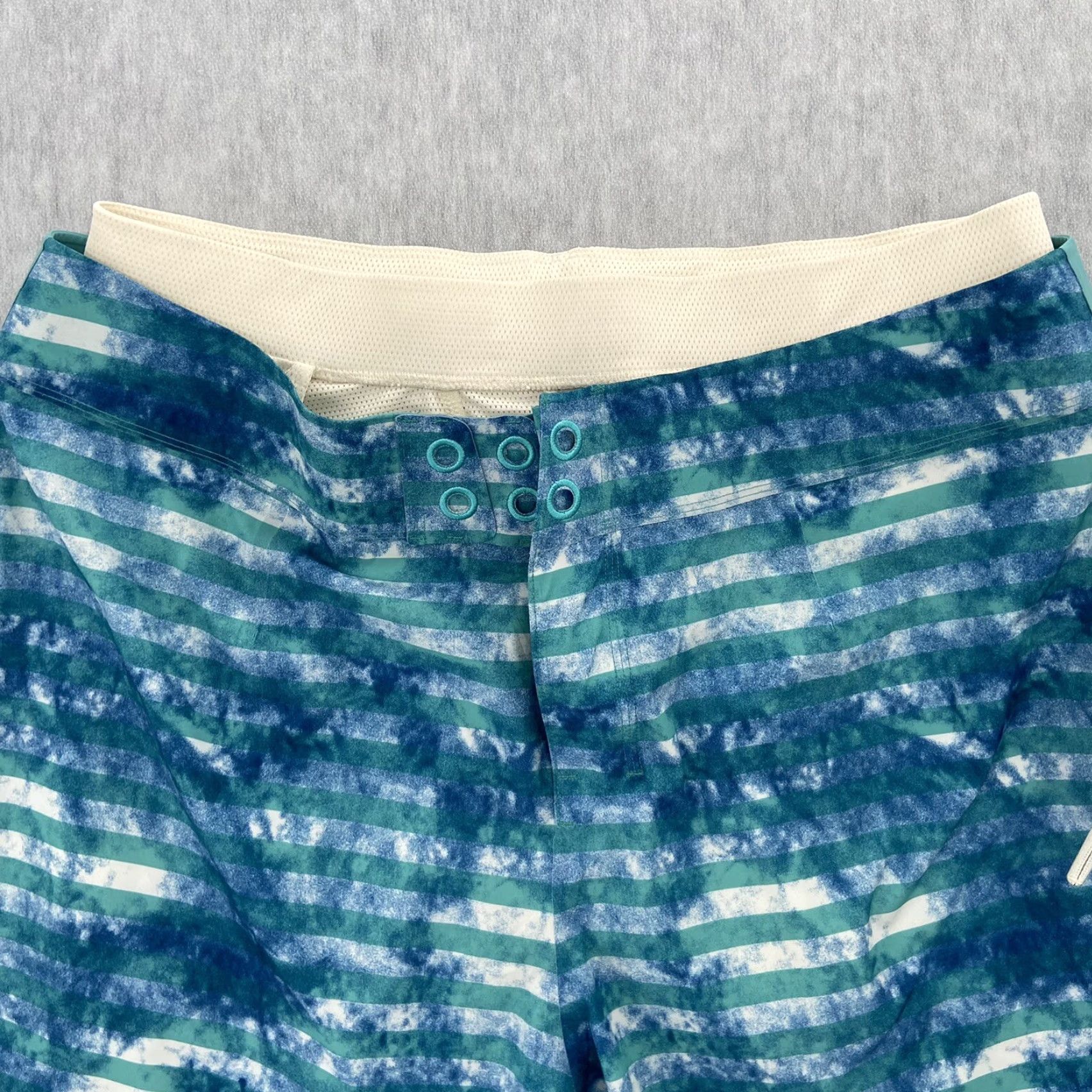 Lululemon VINTAGE Lululemon Men's Swim Trunks Shorts Size 38 Aqua Blue Geometric Lined Beach Surfing Size US 38 / EU 54 - 3 Thumbnail