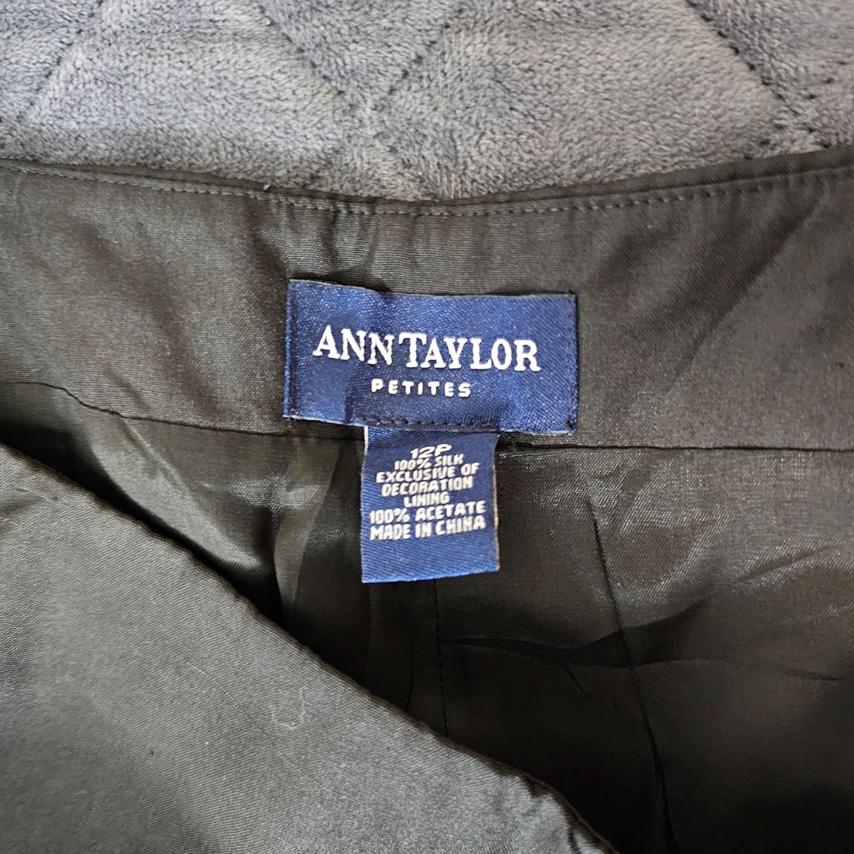 Ann Taylor Ann Taylor Petites Crop Pants Black Silk Size 12P Floral Embroidered Trim Casual Size 34" / US 12 / IT 48 - 3 Thumbnail