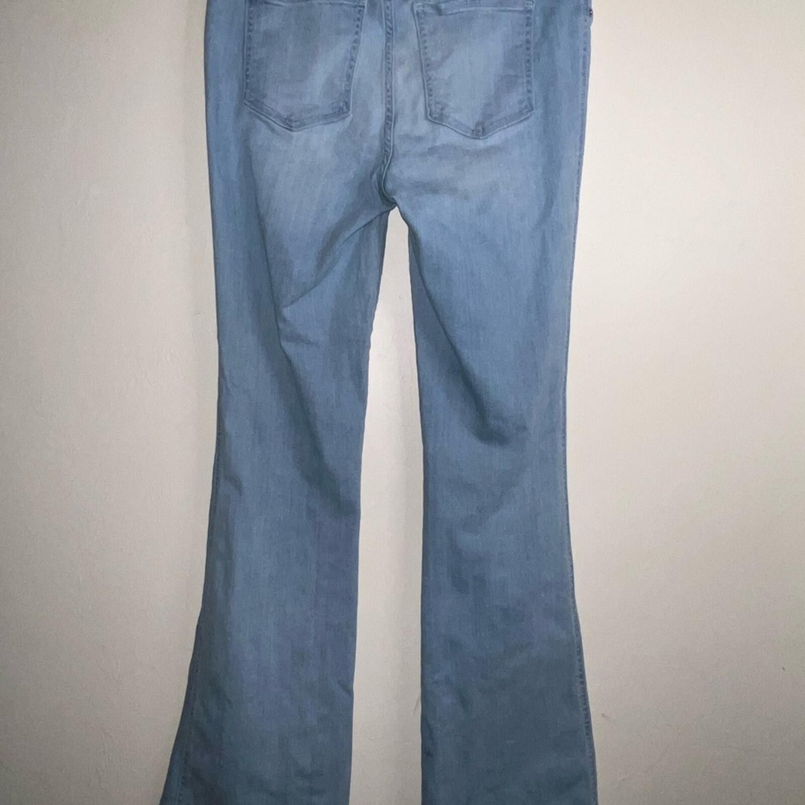 Domenico Spano Women's Spanx light wash Flare jeans medium Size 32" / US 10 / IT 46 - 4 Thumbnail