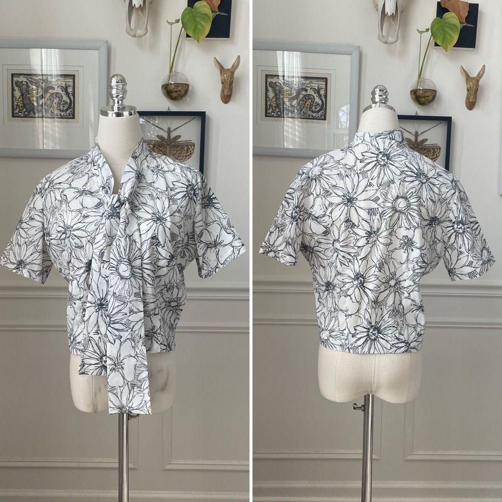 Vintage Vintage 70s Cropped Sketch Floral Black Grey Neck Tie Blouse Size S / US 4 / IT 40 - 1 Thumbnail