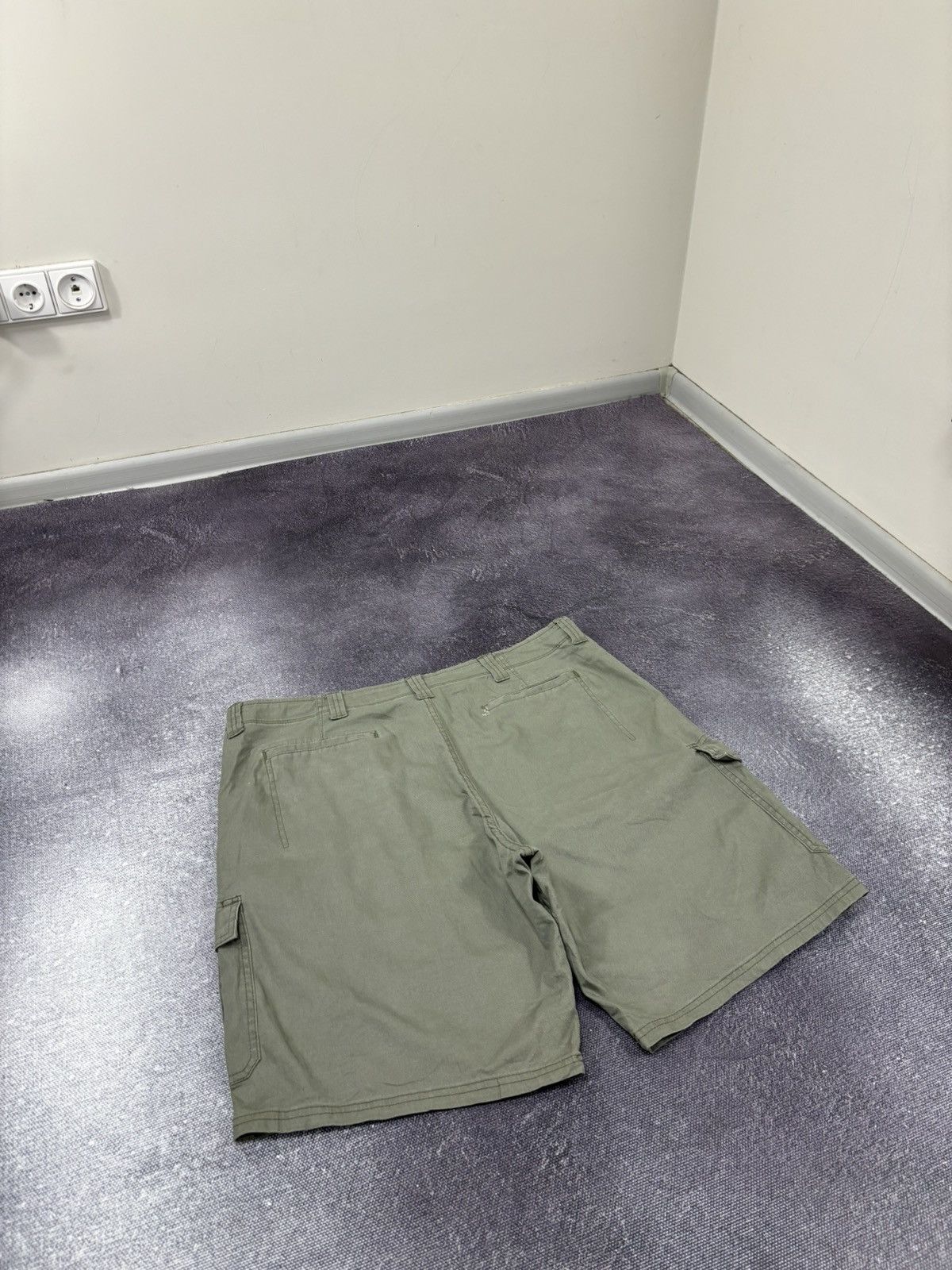 Vintage Vintage Wrangler USA Relaxed Fit Khaki Green Cargo Shorts Size US 38 / EU 54 - 15 Thumbnail