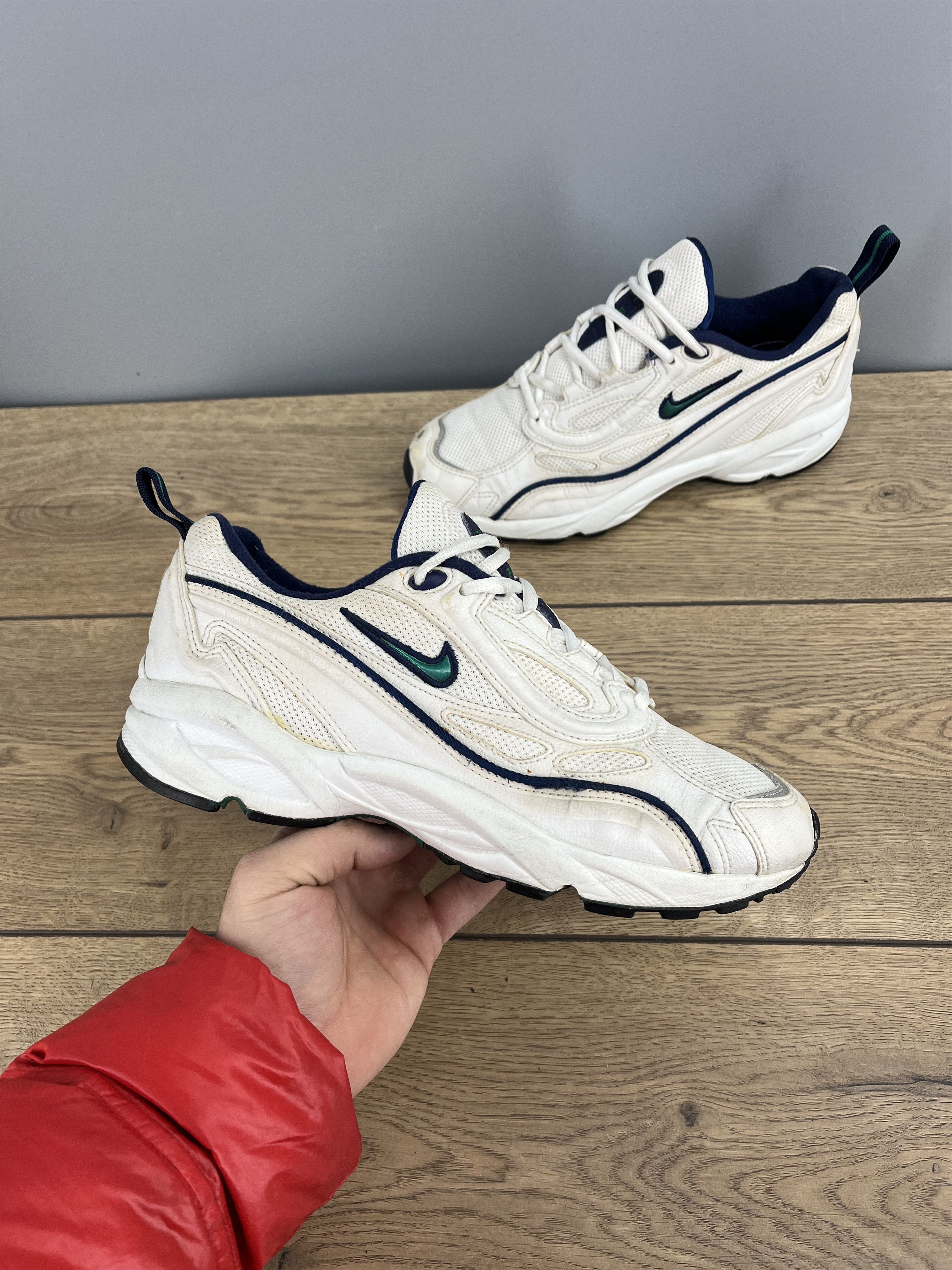 Nike Vintage Nike Air Sneakers US 9.5 EU 41 Retro 90s White Size US 9.5 / IT 39.5 - 1 Thumbnail