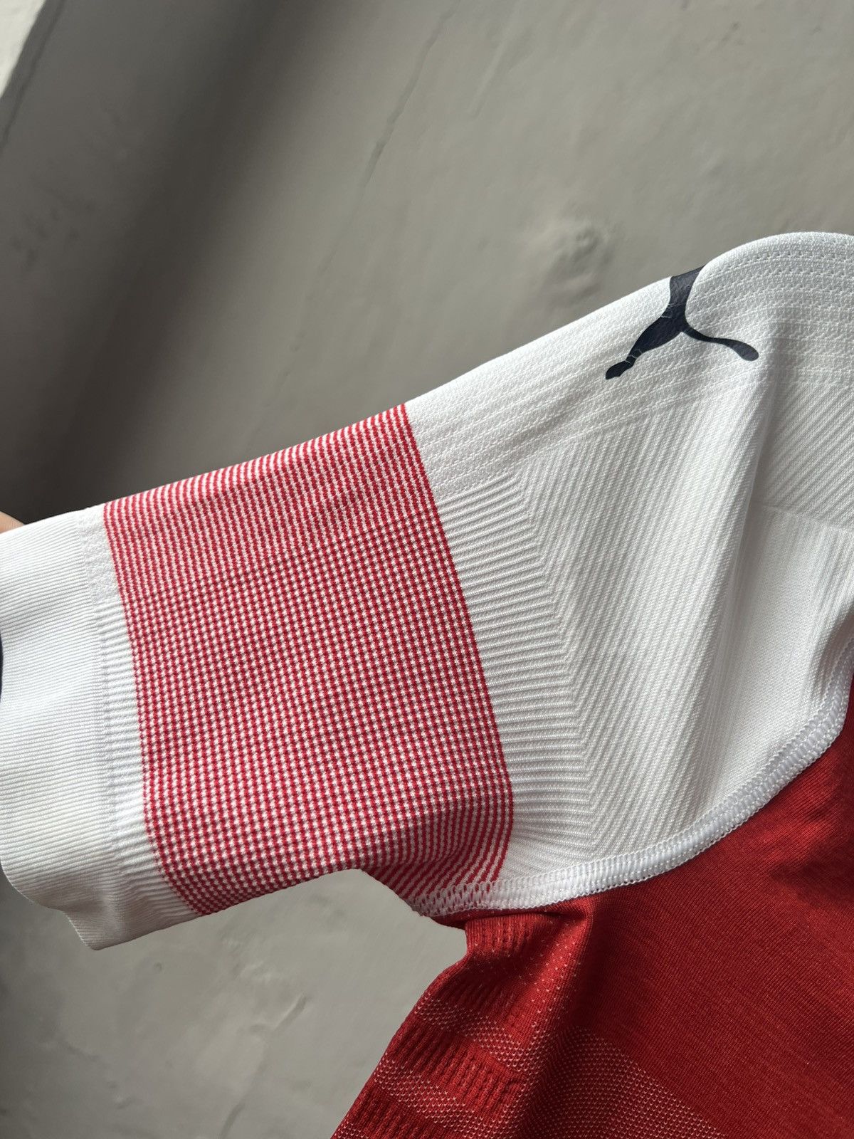 Puma 2018/19 ARSENAL FC PLAYER ISSUED HOME SOCCER JERSEY SIZE S Size US S / EU 44-46 / 1 - 15 Thumbnail