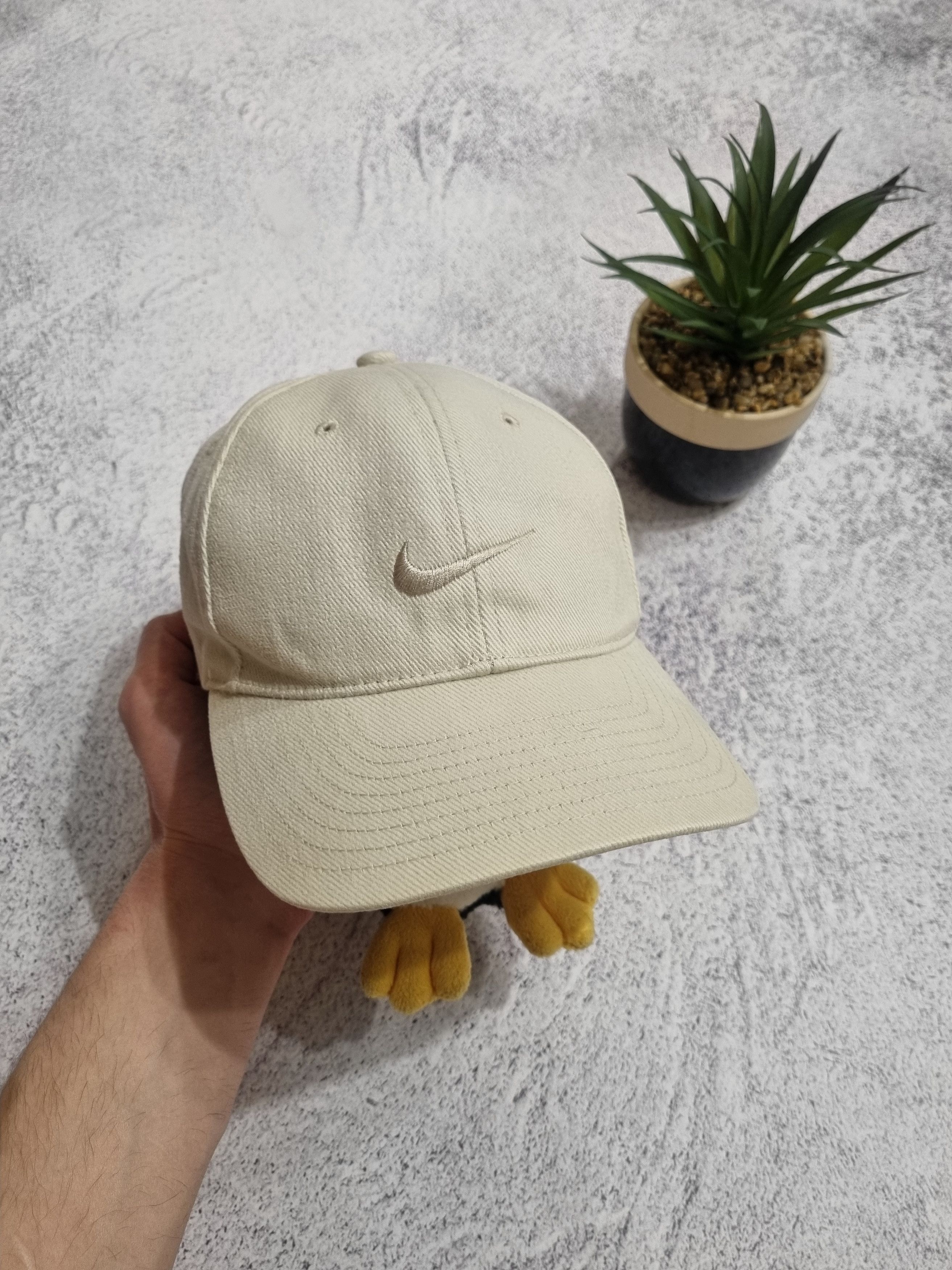 Nike × Vintage Vintage Nike Cream Snapback Cap Size ONE SIZE - 1 Thumbnail