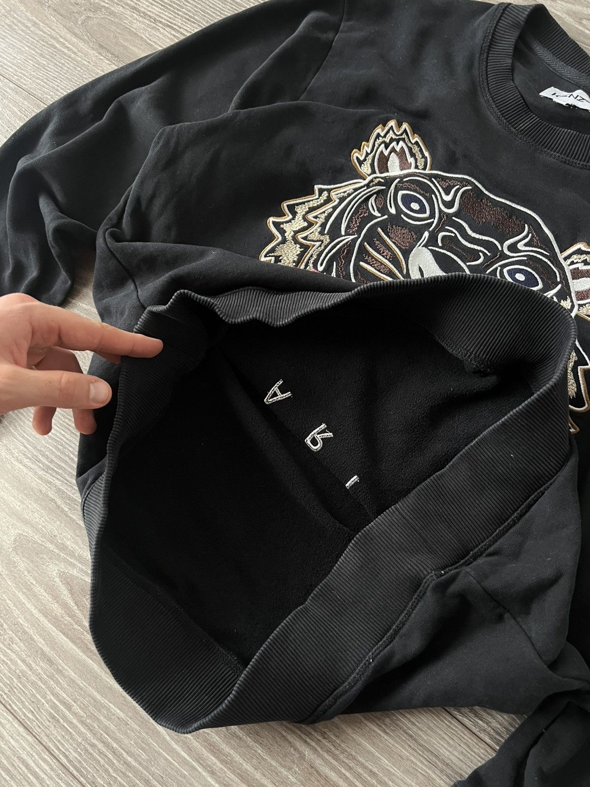 Kenzo ‼️New Kenzo Big Logo Tiger Logo Teddy Pure Sweatshirt ‼️ Size US M / EU 48-50 / 2 - 9 Thumbnail