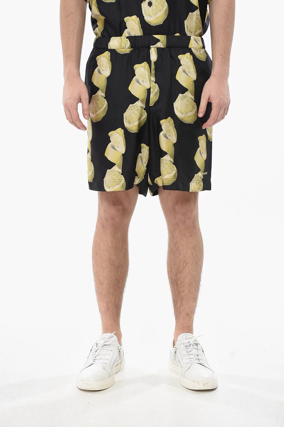 Givenchy og1mm0326 Silk Short in Black Size US 30 / EU 46 - 1 Thumbnail