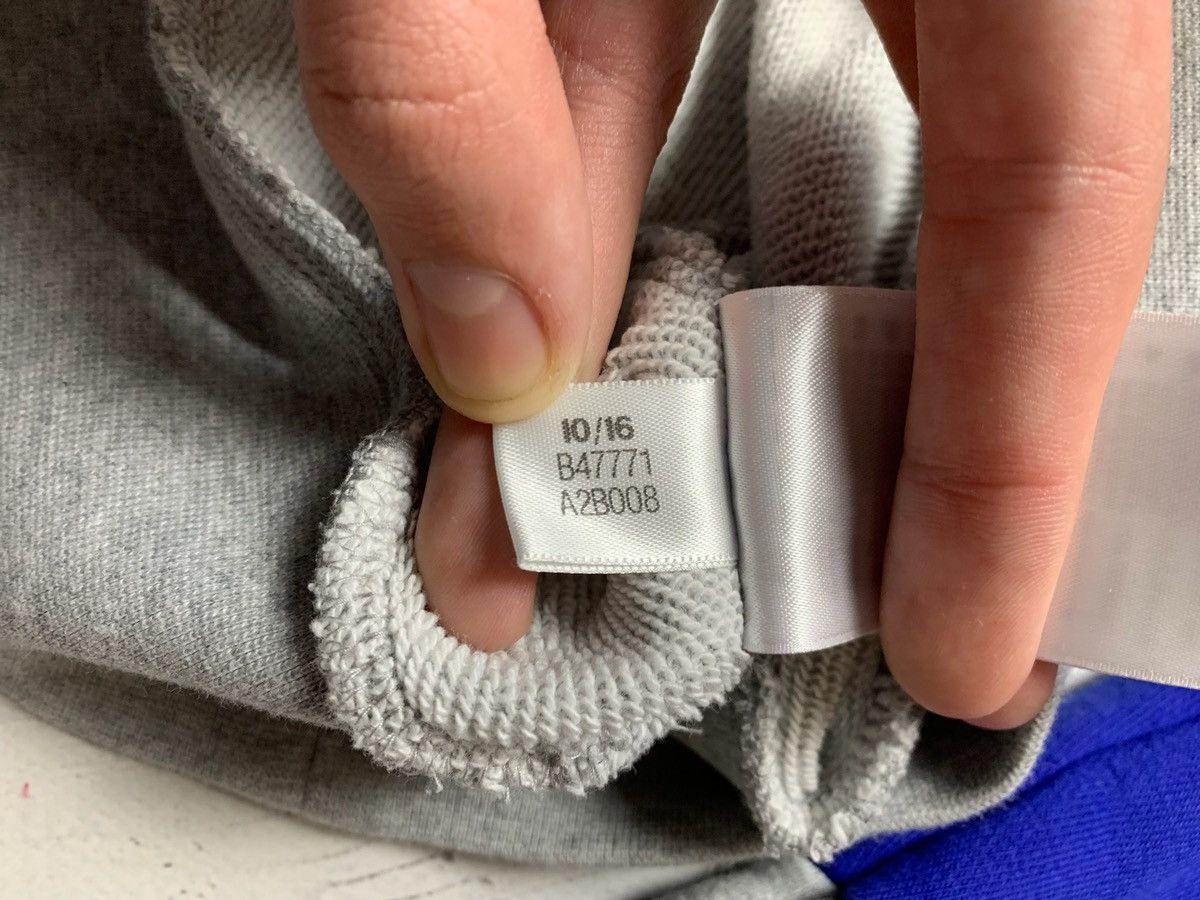 Adidas × Chelsea Soccer × Vintage Vintage adidas Chelsea soccer sweatshirt size XXL logo Size US XXL / EU 58 / 5 - 5 Thumbnail