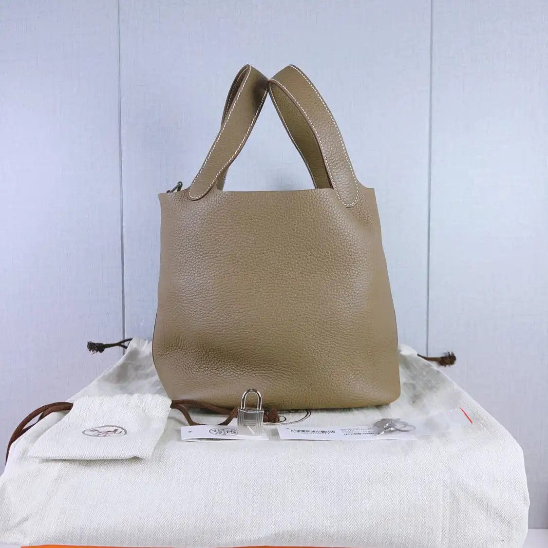 Hermes Hermes Picotin Lock 22 Etoupe Clemence cowhide leather picotin handbag gold hard Size ONE SIZE - 1 Thumbnail