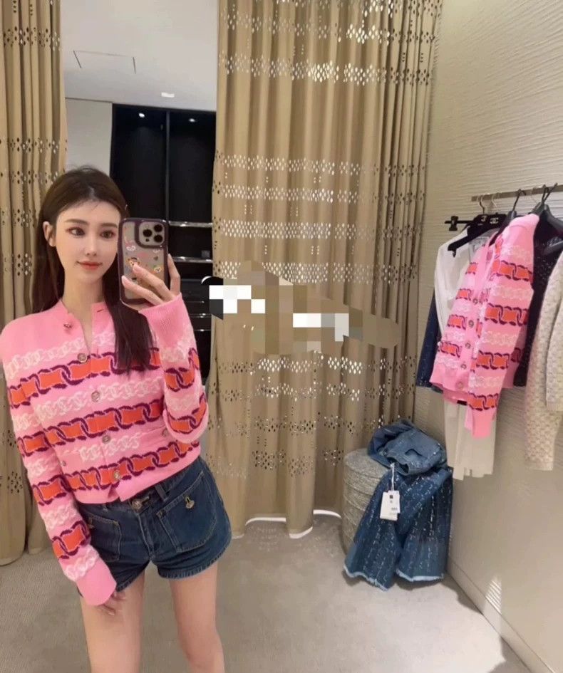 Chanel Chanel 23B early autumn full logo long-sleeved cardigan 250 Size XS / US 0-2 / IT 36-38 - 8 Thumbnail
