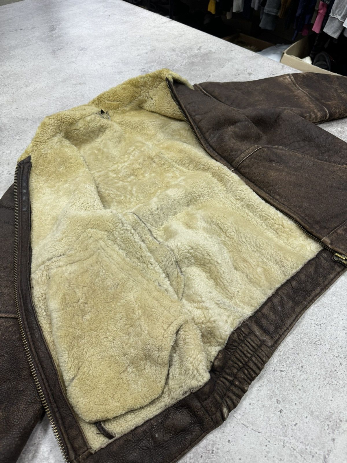 Other Vintage 90s Distressed Shearling Aviator Jacket Avirex Style Size US L / EU 52-54 / 3 - 10 Thumbnail