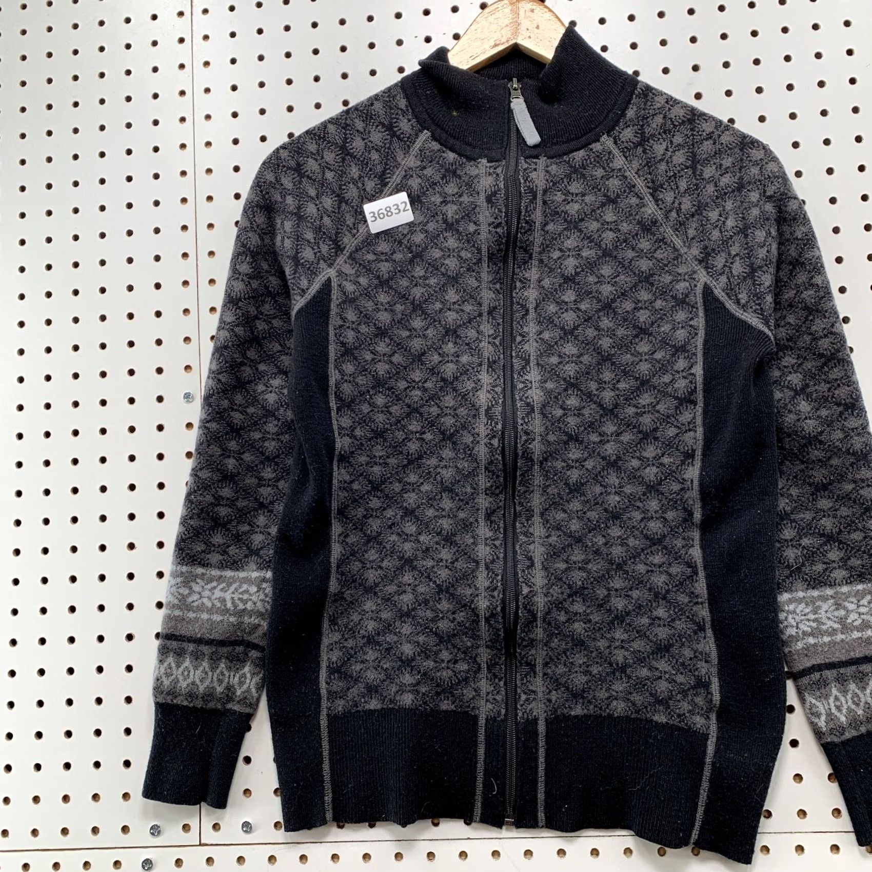 Athleta Athleta Wool Blend Sweater Womens Large Fits Like Medium Black Gray 17x24 Size L / US 10 / IT 46 - 3 Thumbnail