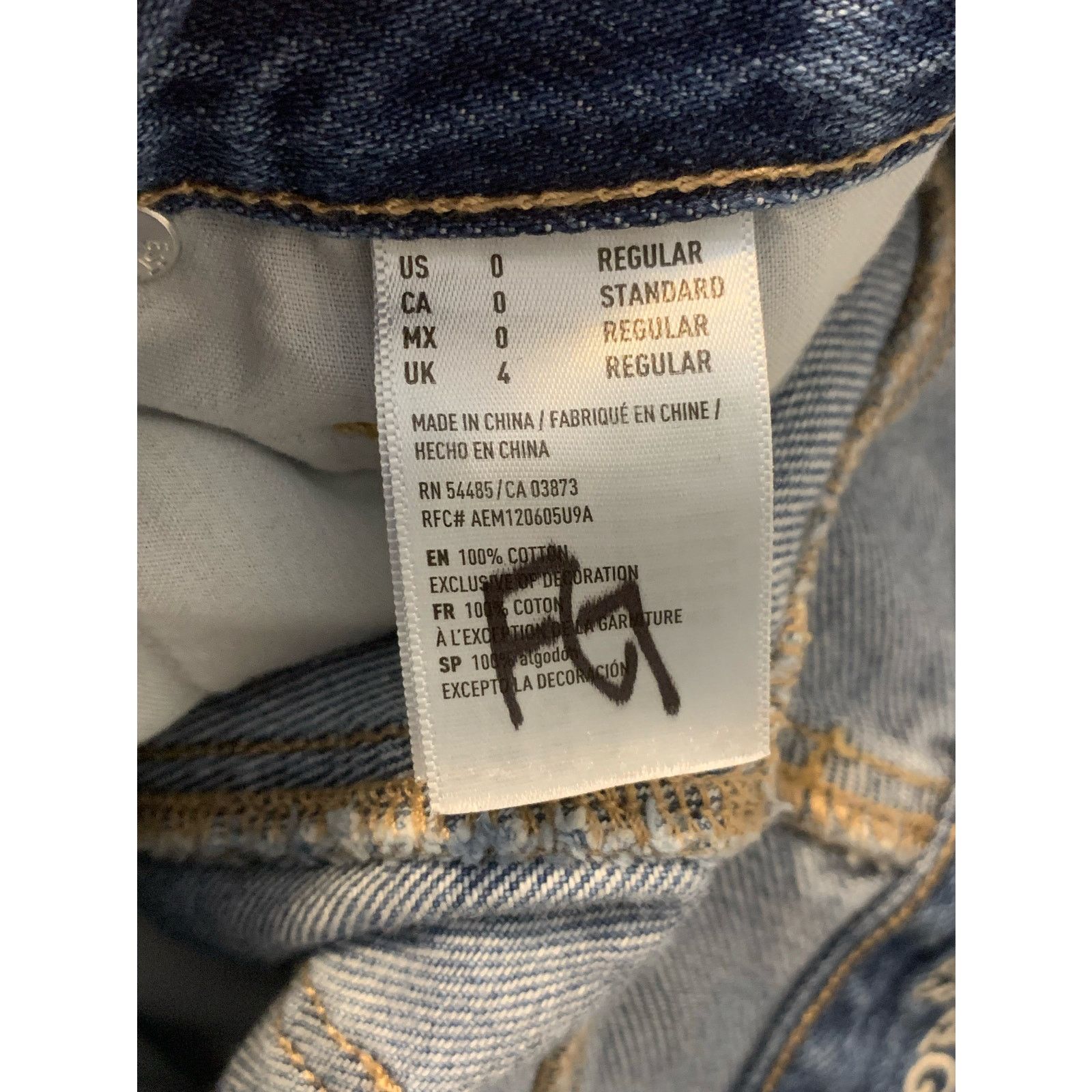 American Eagle Outfitters American Eagle distressed mom jeans size 0 Size 25" / US 0 / IT 36 - 4 Thumbnail