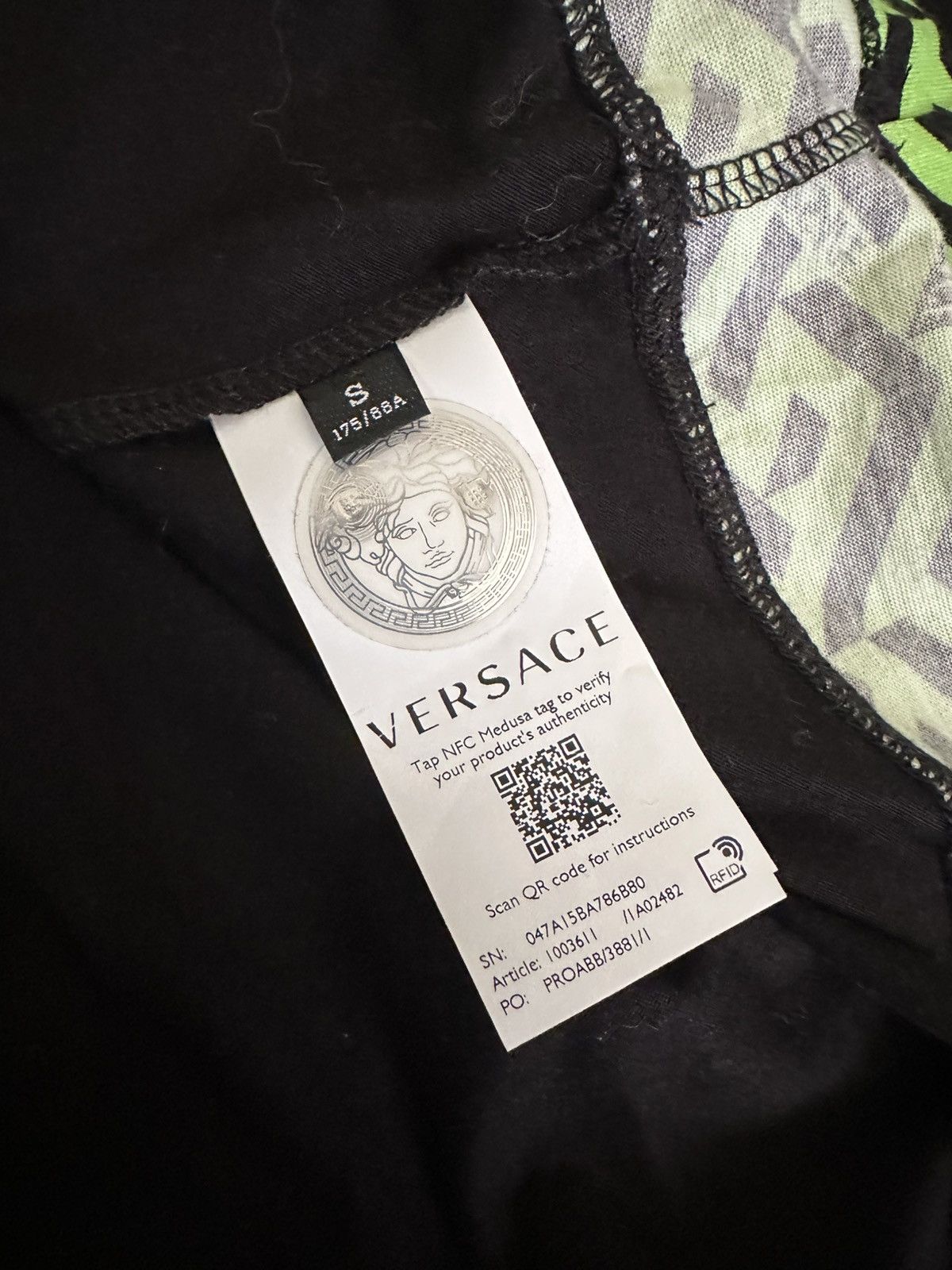 Versace Versace longsleeve hooded T Size US S / EU 44-46 / 1 - 10 Thumbnail