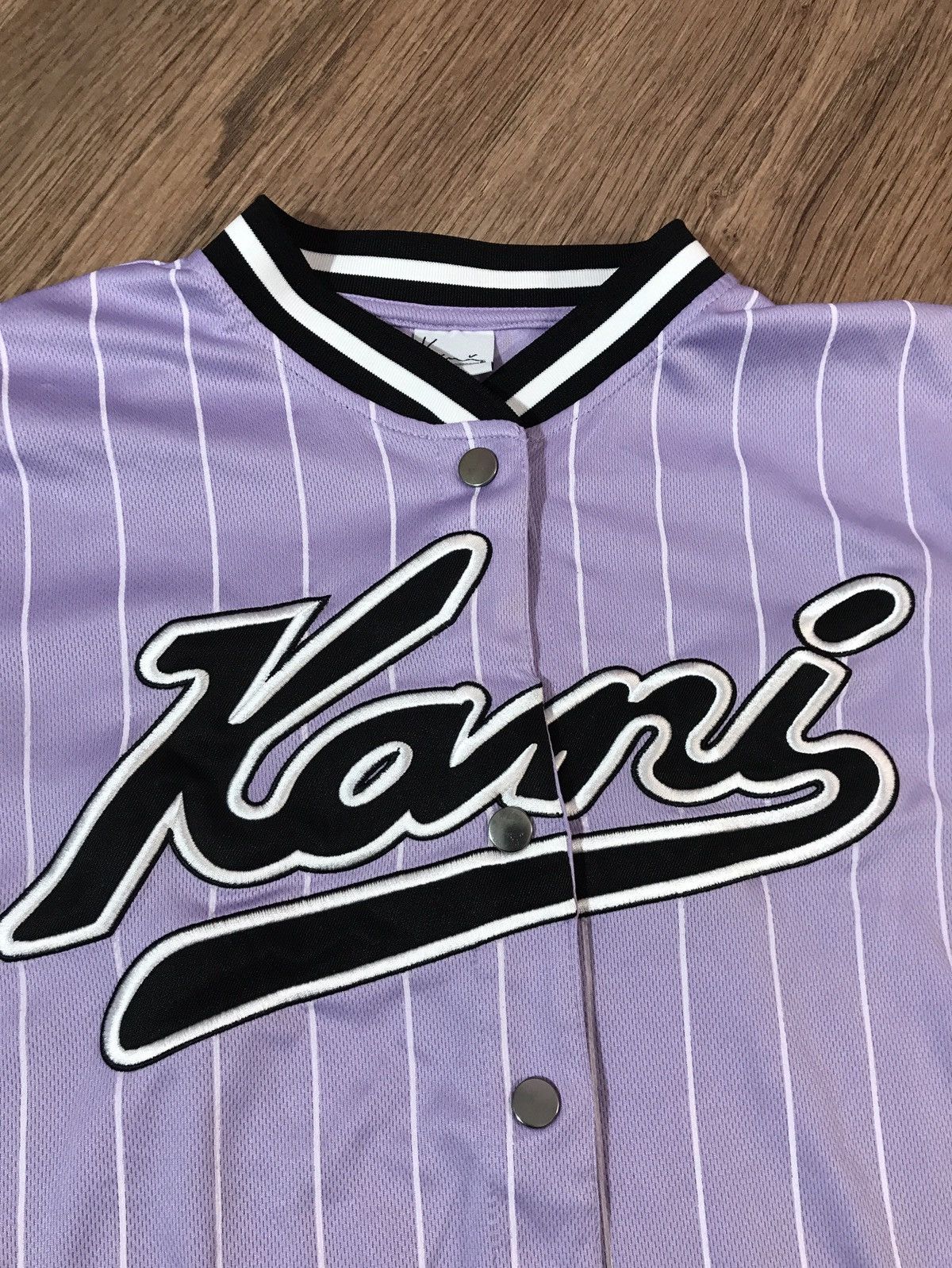 Karl Kani Karl Kani T shirt streetwear y2k on buttons size M Size US M / EU 48-50 / 2 - 2 Thumbnail