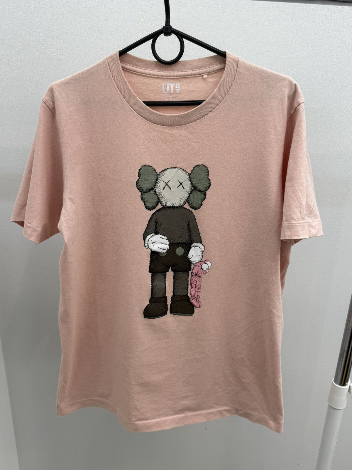 Kaws × Uniqlo Uniqlo x Kaws T Shirt Size US M / EU 48-50 / 2 - 1 Thumbnail
