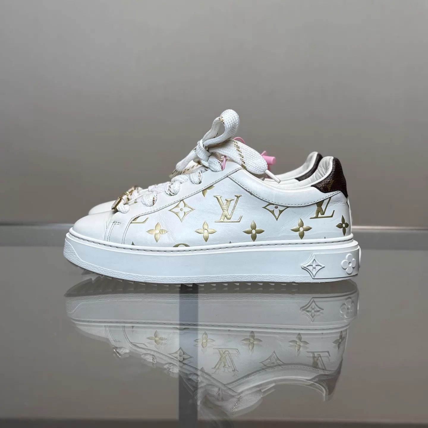 Louis Vuitton LV Time Out Sneaker White Gold Monogram 35.5 97 Size US 5 / IT 35 - 5 Thumbnail