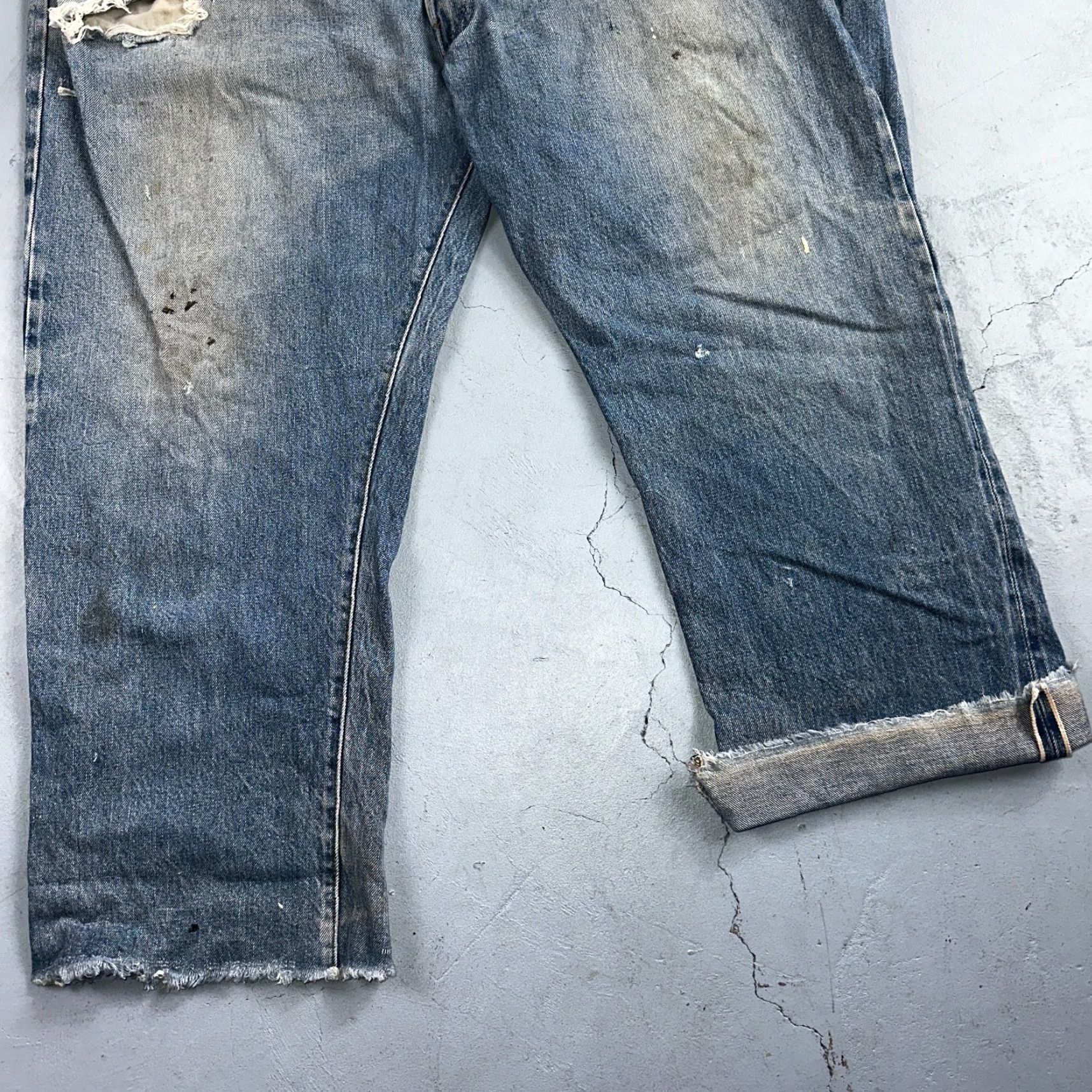 Levi's VINTAGE Levi's 501 Jeans Men 48x30 Light Wash 80s USA Distressed Straight Fit Size US 32 / EU 48 - 3 Thumbnail