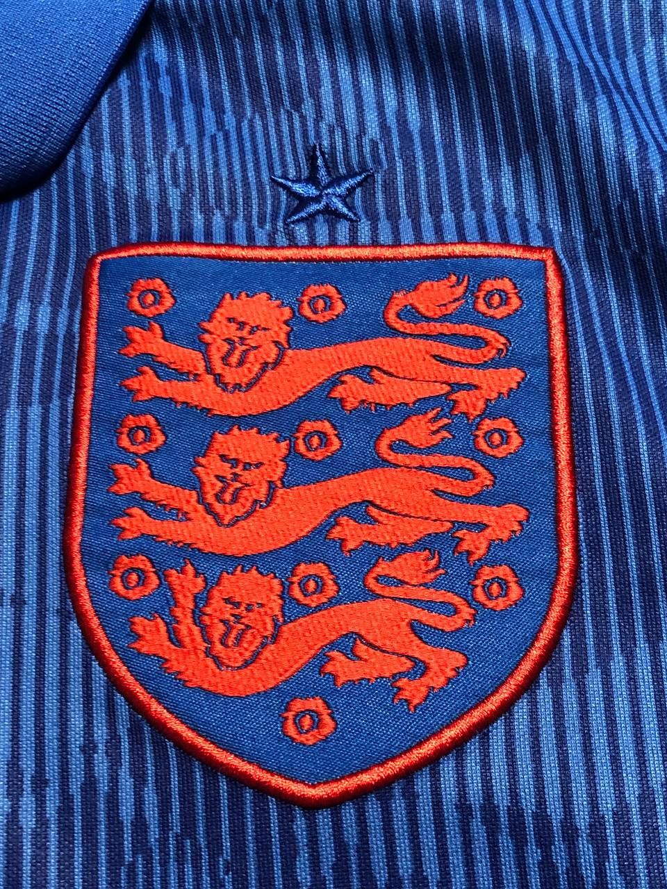 Nike ENGLAND TEAM 2020/2022 FOOTBALL SOCCER SHIRT JERSEY Size US M / EU 48-50 / 2 - 13 Thumbnail