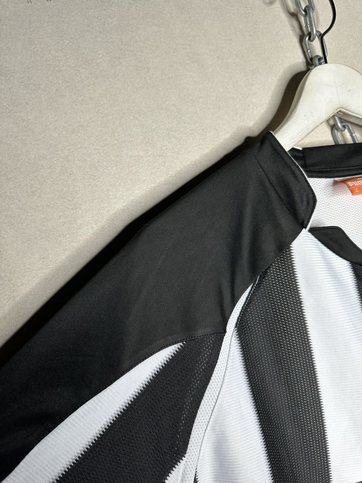 Puma Newcastle United Puma 2010/2011 Football Shirt Puma Jersey Size US XL / EU 56 / 4 - 11 Thumbnail