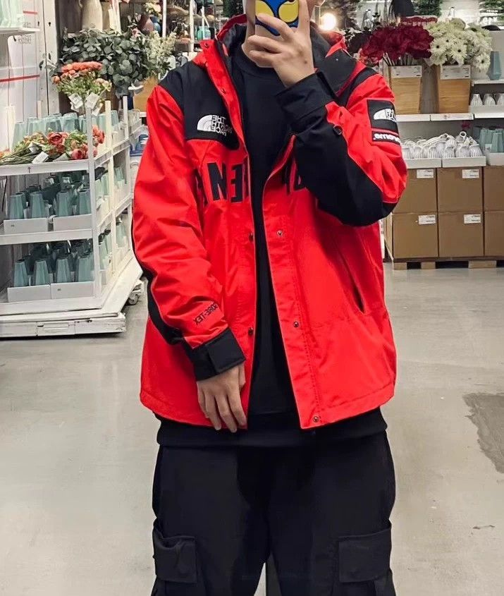Supreme Supreme x TNF Red Jacket M 95 New Size US M / EU 48-50 / 2 - 4 Thumbnail