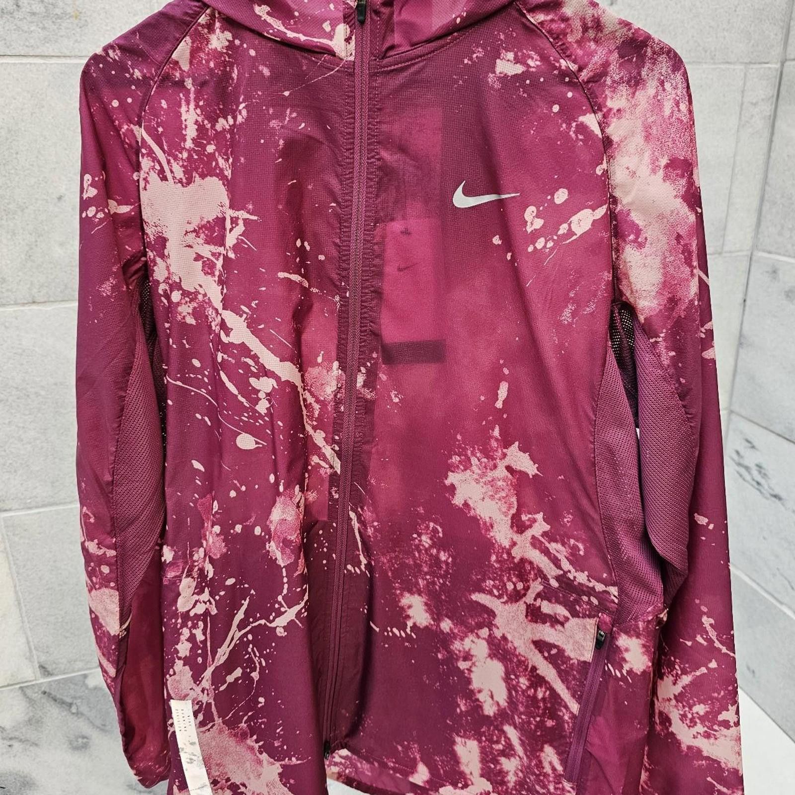 Nike Nike Men's Cream and Burgundy Jacket Size US L / EU 52-54 / 3 - 4 Thumbnail