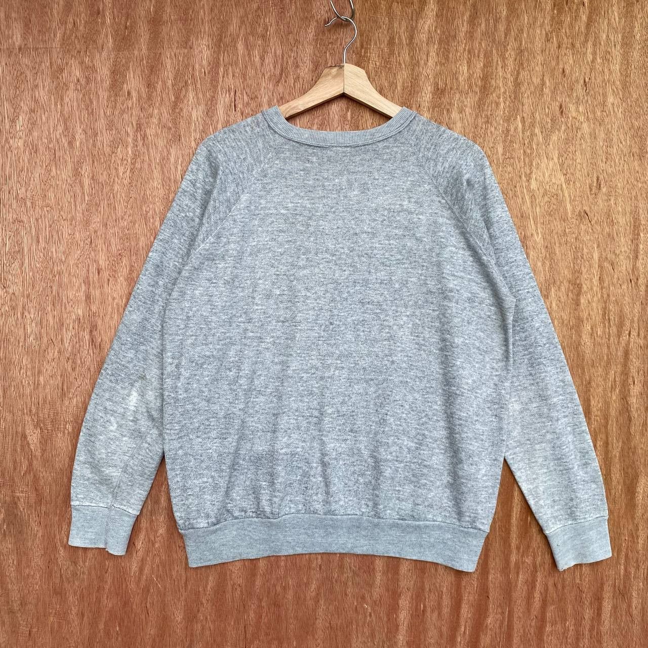 Vintage VINTAGE 80s Creighton University Sweatshirt Grey Raglan Size US XL / EU 56 / 4 - 9 Thumbnail