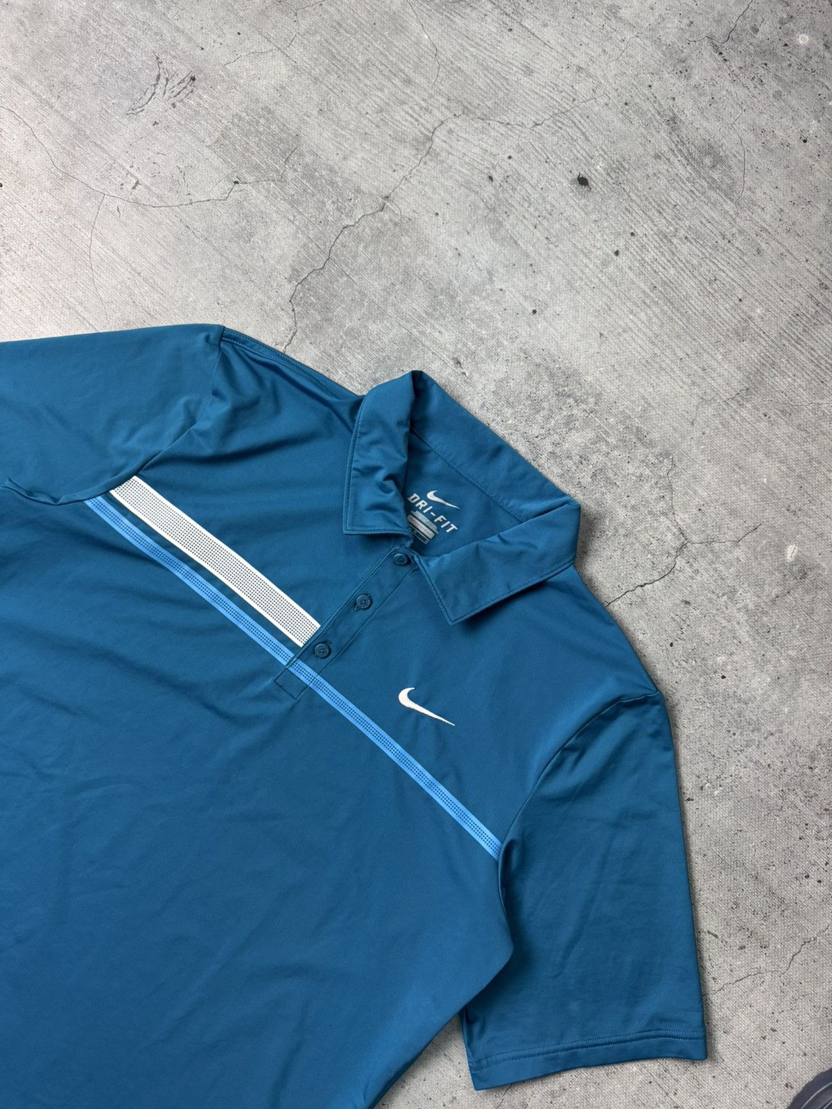 Nike Vintage Nike Court Tennis Polo T-Shirt RF Agasi Size US L / EU 52-54 / 3 - 3 Thumbnail