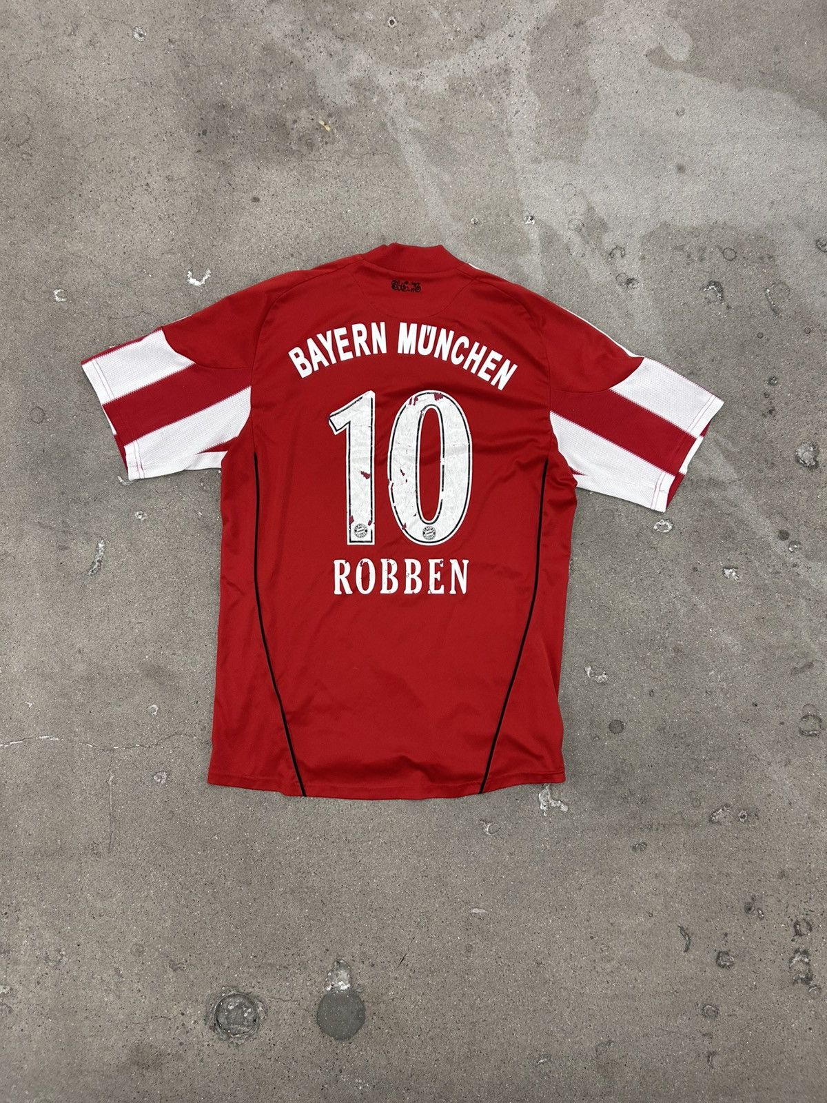 Adidas Bayern München 2010-11 Arjen Robben adidas munich home shirt Size US M / EU 48-50 / 2 - 7 Thumbnail