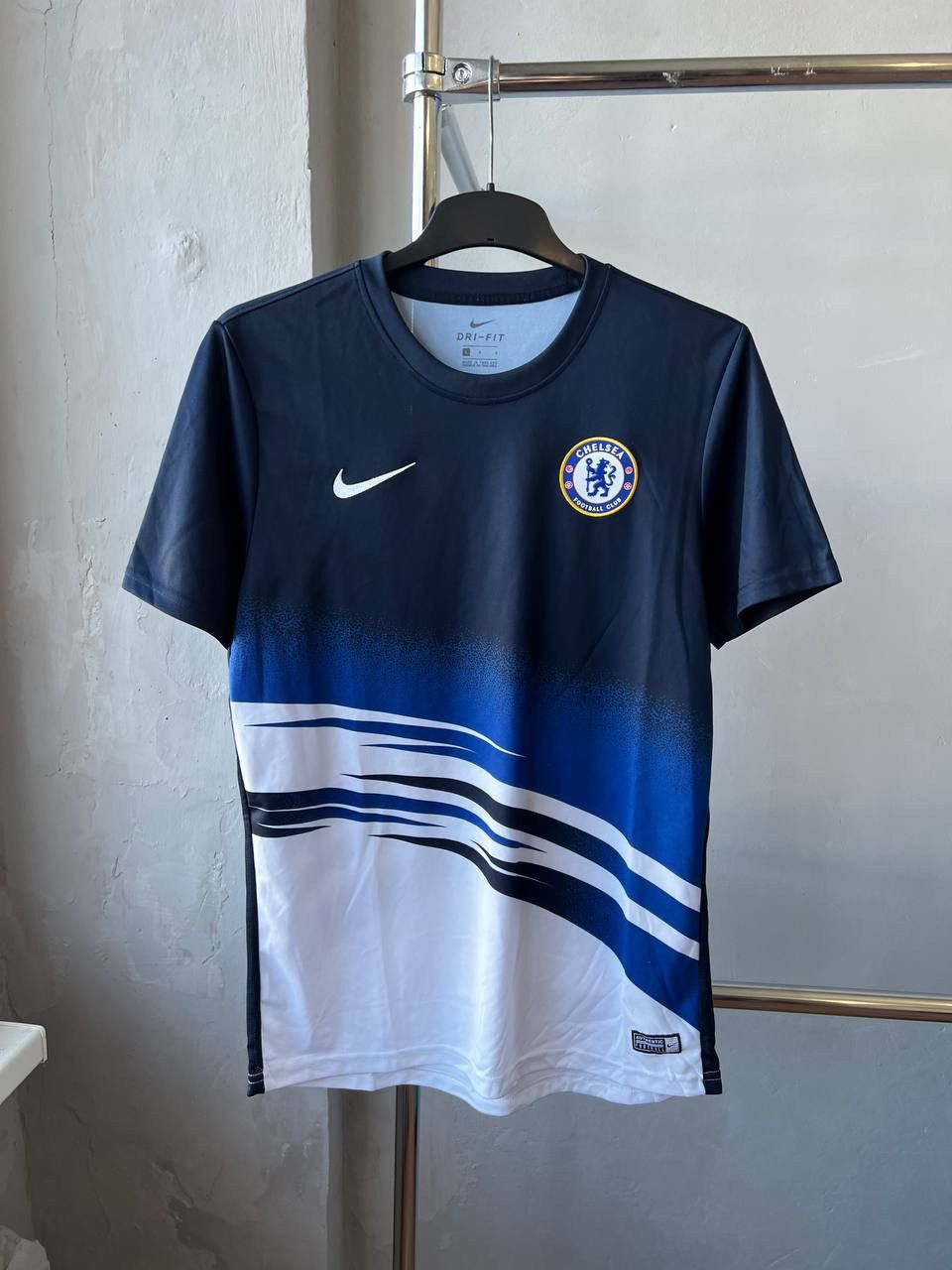 Nike 2019/20 CHELSEA FC TRAINING FOOTBALL SHIRT SOCCER JERSEY L Size US L / EU 52-54 / 3 - 4 Thumbnail