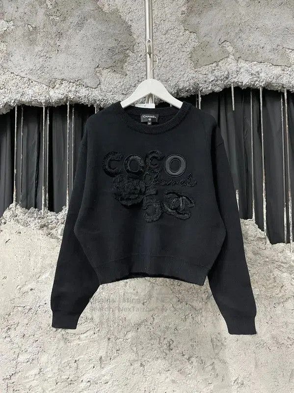 Chanel Chanel Black Long Sleeve Sweater with Embellishments . Size XXS / US 00 / IT 34 - 1 Thumbnail