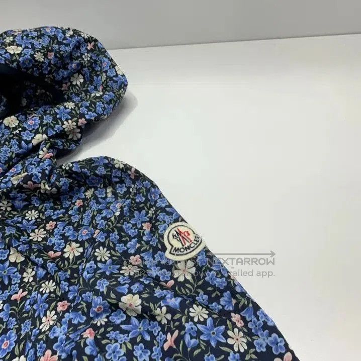 Moncler Moncler Floral Print Zip Hooded Jacket. Size US XXS / EU 40 - 7 Thumbnail
